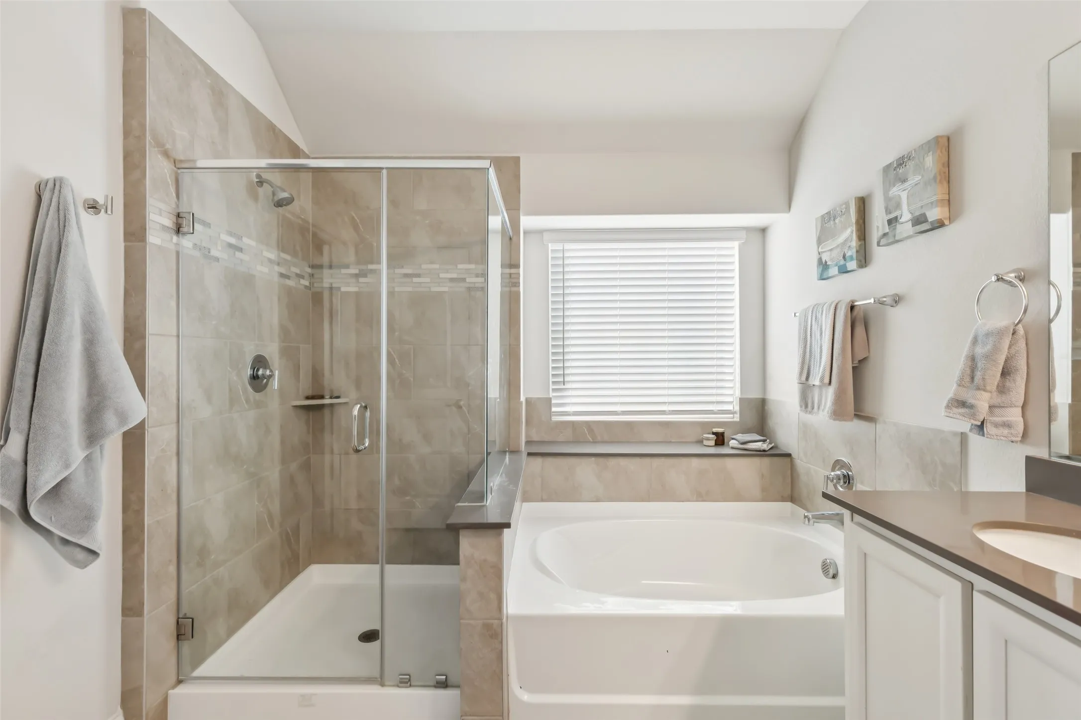 Single Family Residence For Sale in Denton County , 16500 Sunnyland Drive, Celina, Texas 75009, 4 Bedroom, 3 Bathroom, 2 Garage spaces, 2,509 Sqft, built in 2021, mls#21367620, Real Estate Agent in Celina, Homes For Sale in Denton county, Homes For Sale in Celina, Realtor in Celina Texas, Real Estate Brokerage Independent Realty Texas, Luminita Cordes Realtor