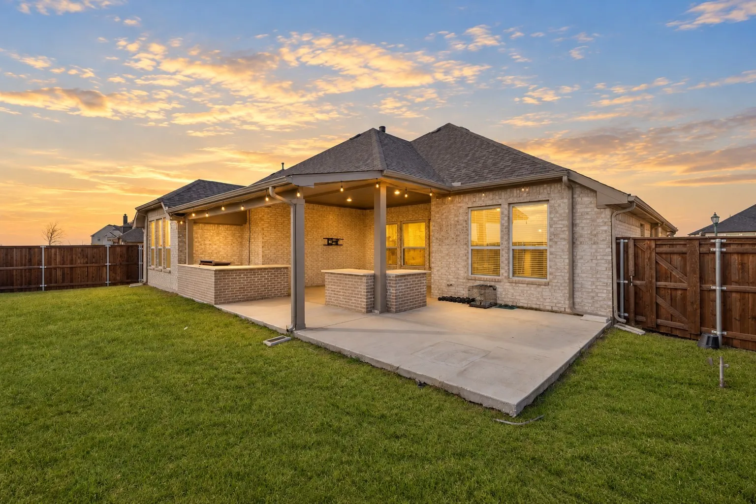 Single Family Residence For Sale in Denton County , 16500 Sunnyland Drive, Celina, Texas 75009, 4 Bedroom, 3 Bathroom, 2 Garage spaces, 2,509 Sqft, built in 2021, mls#21367620, Real Estate Agent in Celina, Homes For Sale in Denton county, Homes For Sale in Celina, Realtor in Celina Texas, Real Estate Brokerage Independent Realty Texas, Luminita Cordes Realtor