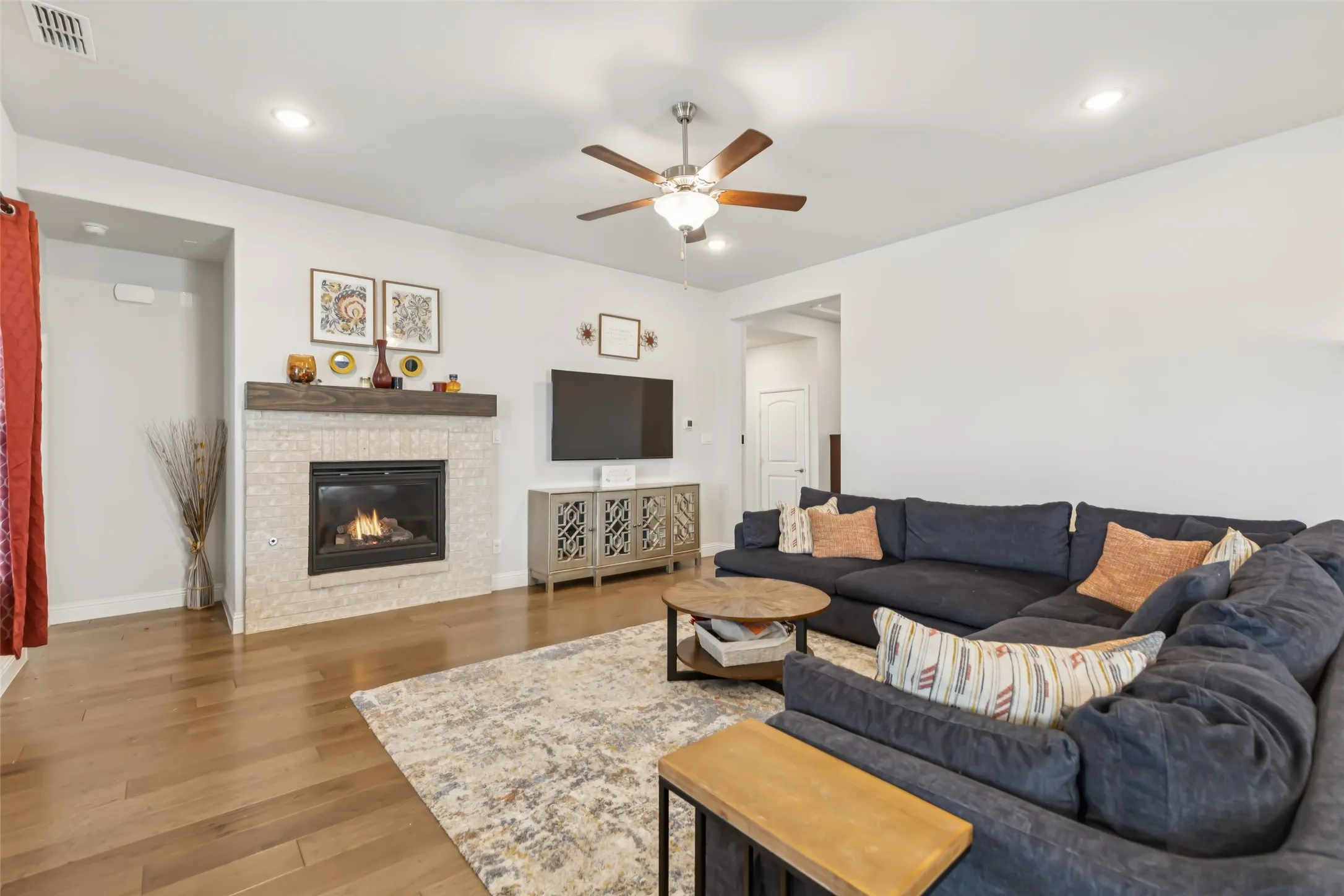 Single Family Residence For Sale in Denton County , 16500 Sunnyland Drive, Celina, Texas 75009, 4 Bedroom, 3 Bathroom, 2 Garage spaces, 2,509 Sqft, built in 2021, mls#21367620, Real Estate Agent in Celina, Homes For Sale in Denton county, Homes For Sale in Celina, Realtor in Celina Texas, Real Estate Brokerage Independent Realty Texas, Luminita Cordes Realtor