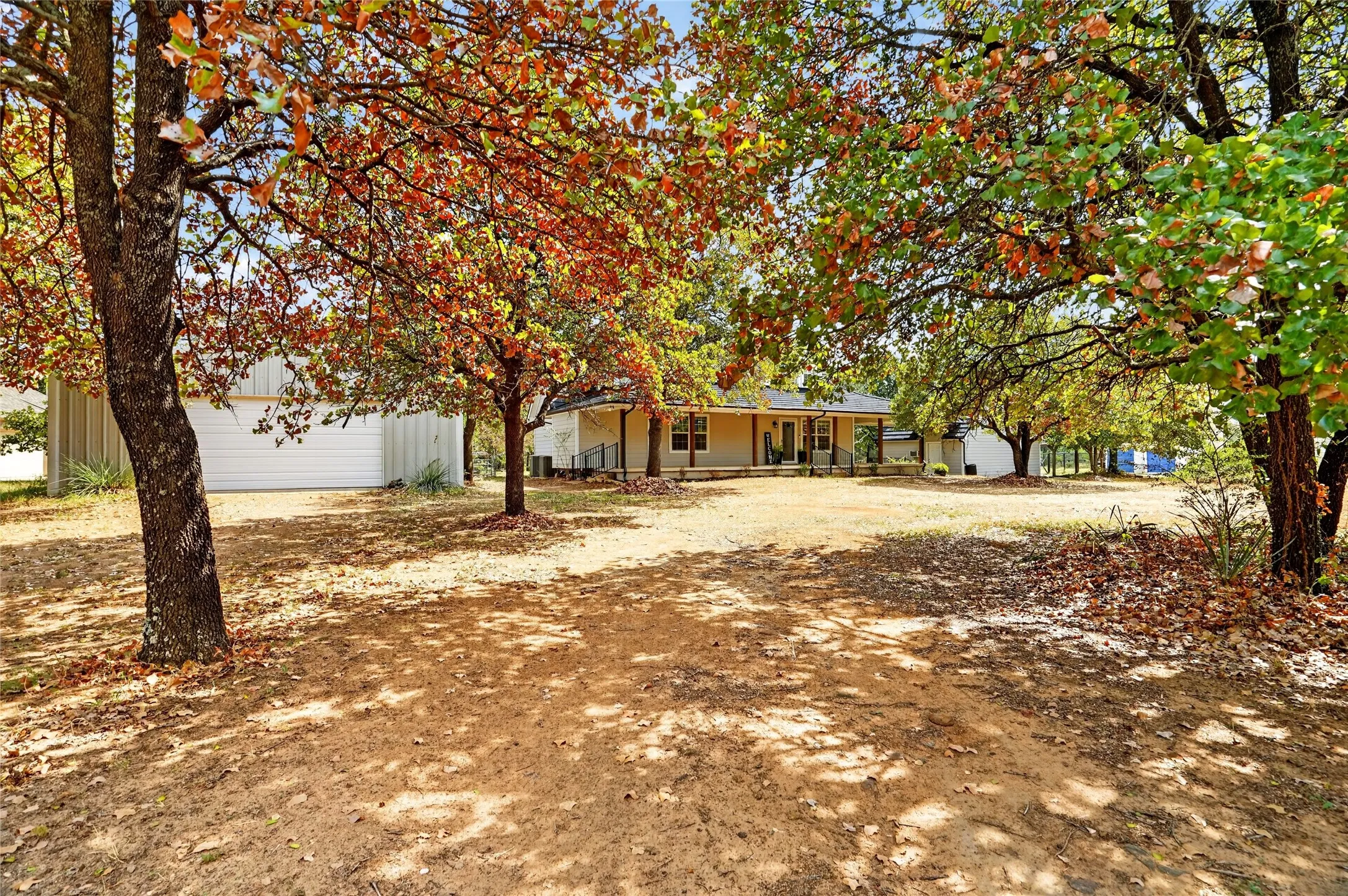 Single Family Residence For Sale in Johnson County , 3532 County Road 919, Crowley, Texas 76036, 3 Bedroom, 3 Bathroom, 2 Garage spaces, 2,474 Sqft, built in 2003, mls#21395596, Real Estate Agent in Crowley, Homes For Sale in Johnson county, Homes For Sale in Crowley, Realtor in Crowley Texas, Real Estate Brokerage Independent Realty Texas, Luminita Cordes Realtor