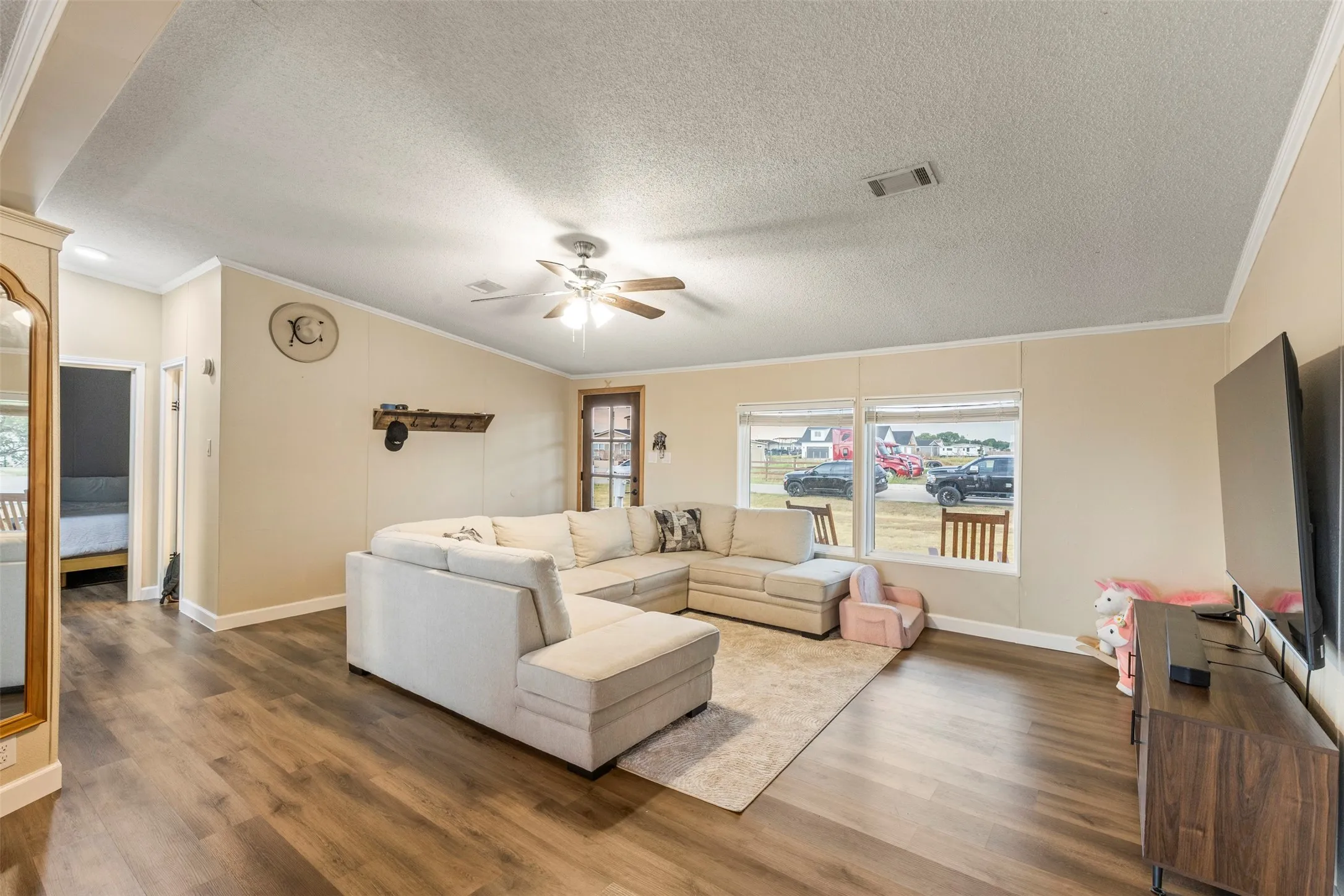 Mobile Home For Sale in Ellis County , 420 Choice Drive, Palmer, Texas 75152, 3 Bedroom, 2 Bathroom, 2 Garage spaces, 1,984 Sqft, built in 1999, mls#21394334, Real Estate Agent in Palmer, Homes For Sale in Ellis county, Homes For Sale in Palmer, Realtor in Palmer Texas, Real Estate Brokerage Independent Realty Texas, Luminita Cordes Realtor