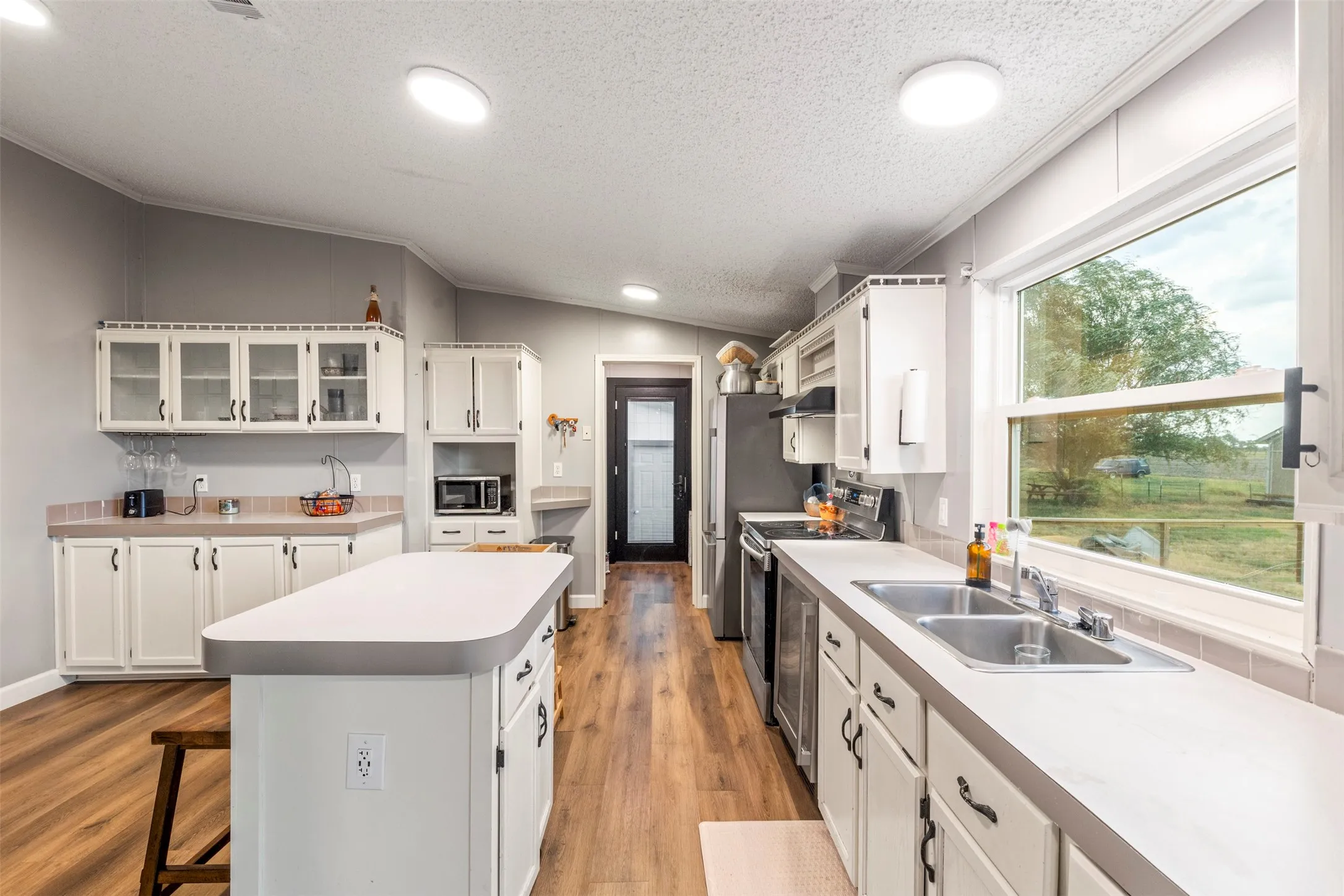 Mobile Home For Sale in Ellis County , 420 Choice Drive, Palmer, Texas 75152, 3 Bedroom, 2 Bathroom, 2 Garage spaces, 1,984 Sqft, built in 1999, mls#21394334, Real Estate Agent in Palmer, Homes For Sale in Ellis county, Homes For Sale in Palmer, Realtor in Palmer Texas, Real Estate Brokerage Independent Realty Texas, Luminita Cordes Realtor