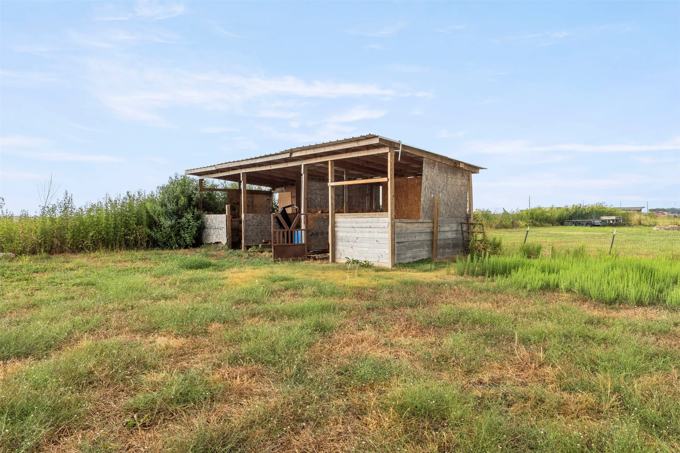 Mobile Home For Sale in Ellis County , 420 Choice Drive, Palmer, Texas 75152, 3 Bedroom, 2 Bathroom, 2 Garage spaces, 1,984 Sqft, built in 1999, mls#21394334, Real Estate Agent in Palmer, Homes For Sale in Ellis county, Homes For Sale in Palmer, Realtor in Palmer Texas, Real Estate Brokerage Independent Realty Texas, Luminita Cordes Realtor