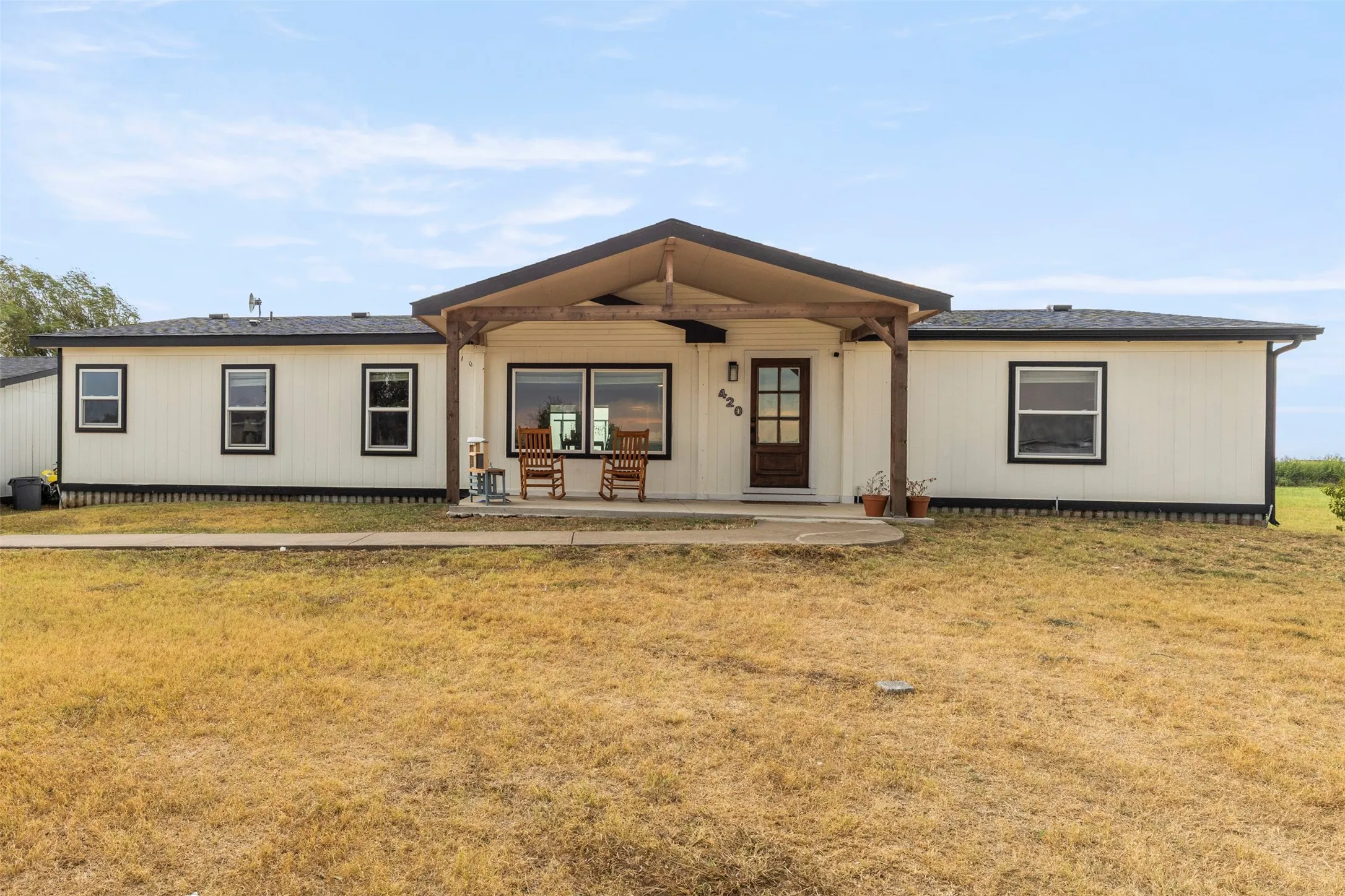Mobile Home For Sale in Ellis County , 420 Choice Drive, Palmer, Texas 75152, 3 Bedroom, 2 Bathroom, 2 Garage spaces, 1,984 Sqft, built in 1999, mls#21394334, Real Estate Agent in Palmer, Homes For Sale in Ellis county, Homes For Sale in Palmer, Realtor in Palmer Texas, Real Estate Brokerage Independent Realty Texas, Luminita Cordes Realtor