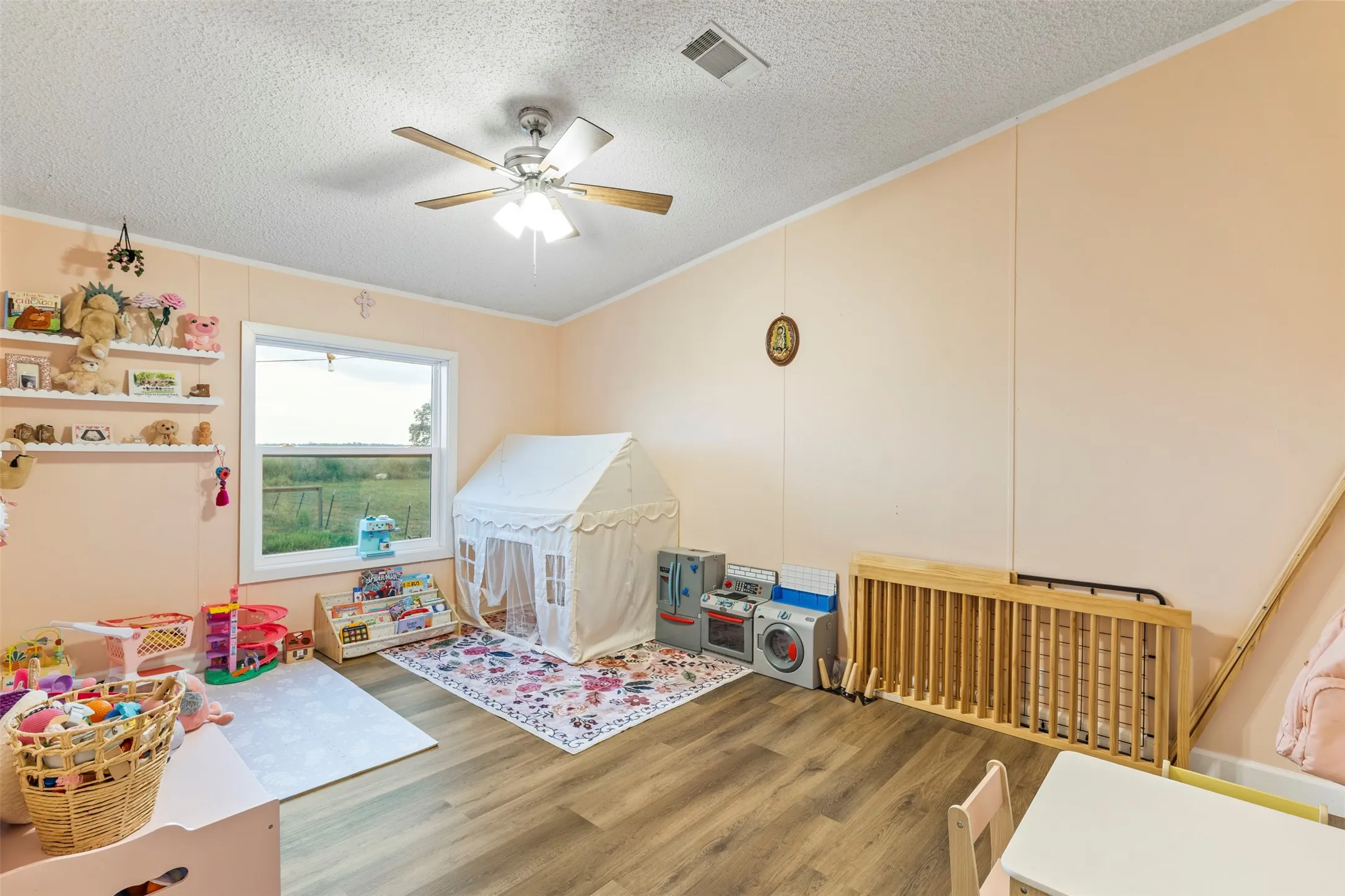 Mobile Home For Sale in Ellis County , 420 Choice Drive, Palmer, Texas 75152, 3 Bedroom, 2 Bathroom, 2 Garage spaces, 1,984 Sqft, built in 1999, mls#21394334, Real Estate Agent in Palmer, Homes For Sale in Ellis county, Homes For Sale in Palmer, Realtor in Palmer Texas, Real Estate Brokerage Independent Realty Texas, Luminita Cordes Realtor