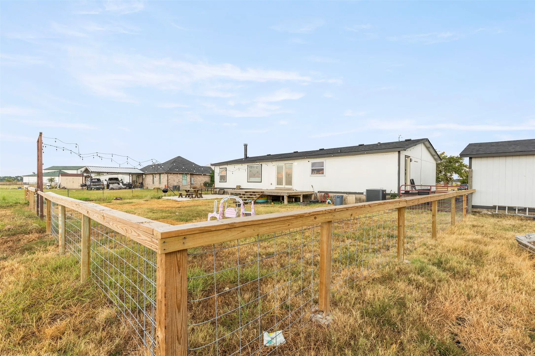 Mobile Home For Sale in Ellis County , 420 Choice Drive, Palmer, Texas 75152, 3 Bedroom, 2 Bathroom, 2 Garage spaces, 1,984 Sqft, built in 1999, mls#21394334, Real Estate Agent in Palmer, Homes For Sale in Ellis county, Homes For Sale in Palmer, Realtor in Palmer Texas, Real Estate Brokerage Independent Realty Texas, Luminita Cordes Realtor