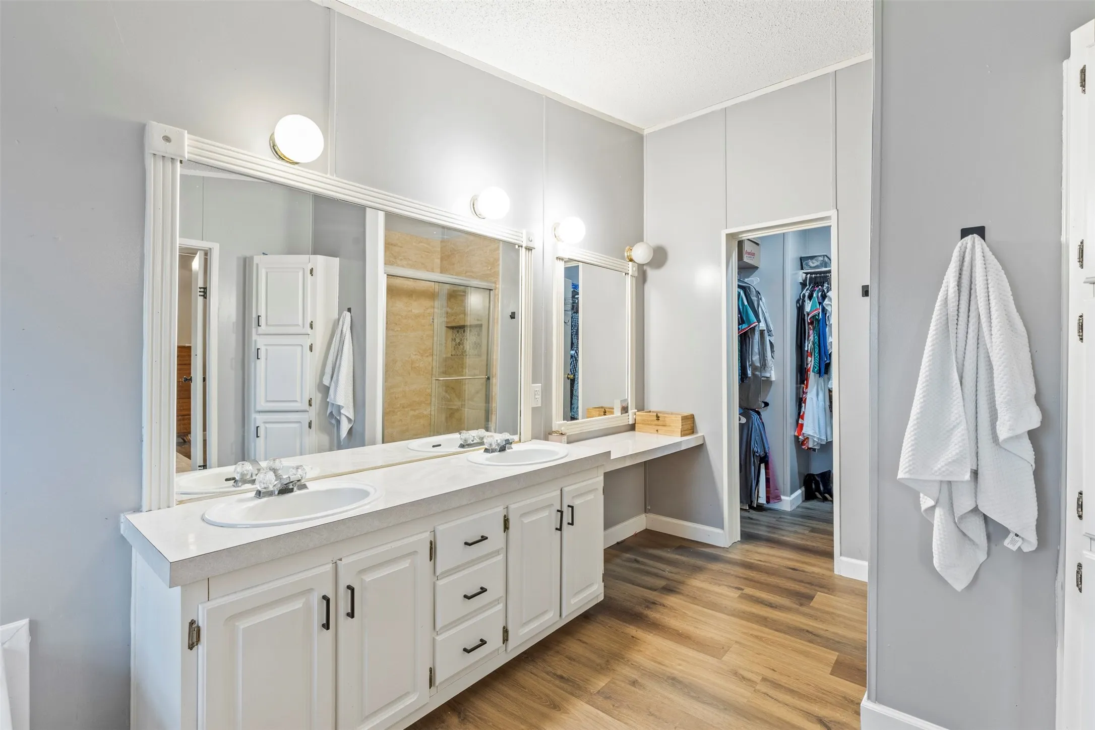 Mobile Home For Sale in Ellis County , 420 Choice Drive, Palmer, Texas 75152, 3 Bedroom, 2 Bathroom, 2 Garage spaces, 1,984 Sqft, built in 1999, mls#21394334, Real Estate Agent in Palmer, Homes For Sale in Ellis county, Homes For Sale in Palmer, Realtor in Palmer Texas, Real Estate Brokerage Independent Realty Texas, Luminita Cordes Realtor