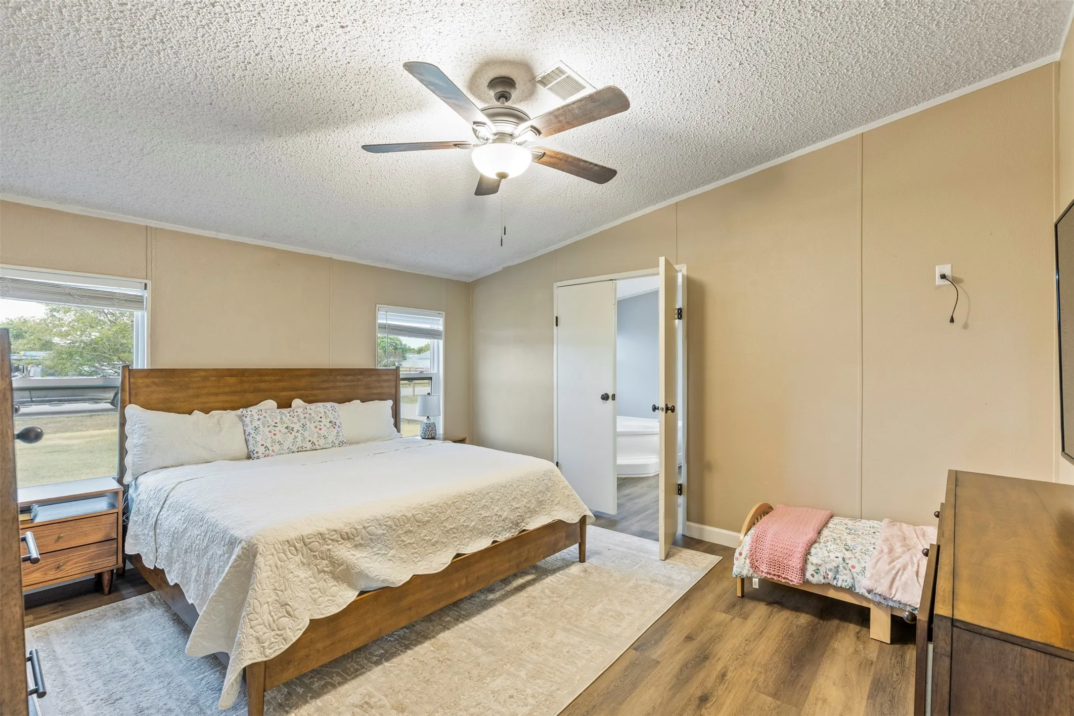 Mobile Home For Sale in Ellis County , 420 Choice Drive, Palmer, Texas 75152, 3 Bedroom, 2 Bathroom, 2 Garage spaces, 1,984 Sqft, built in 1999, mls#21394334, Real Estate Agent in Palmer, Homes For Sale in Ellis county, Homes For Sale in Palmer, Realtor in Palmer Texas, Real Estate Brokerage Independent Realty Texas, Luminita Cordes Realtor