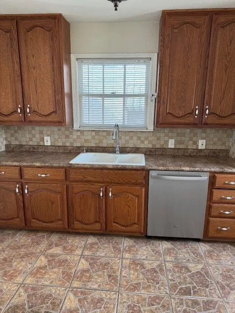 Single Family Residence For Sale in Dallas County , 6615 Day Street, Dallas, Texas 75227, 2 Bedroom, 1 Bathroom, 1 Garage spaces, 1,160 Sqft, built in 1950, mls#21396290, Real Estate Agent in Dallas, Homes For Sale in Dallas county, Homes For Sale in Dallas, Realtor in Dallas Texas, Real Estate Brokerage Independent Realty Texas, Luminita Cordes Realtor