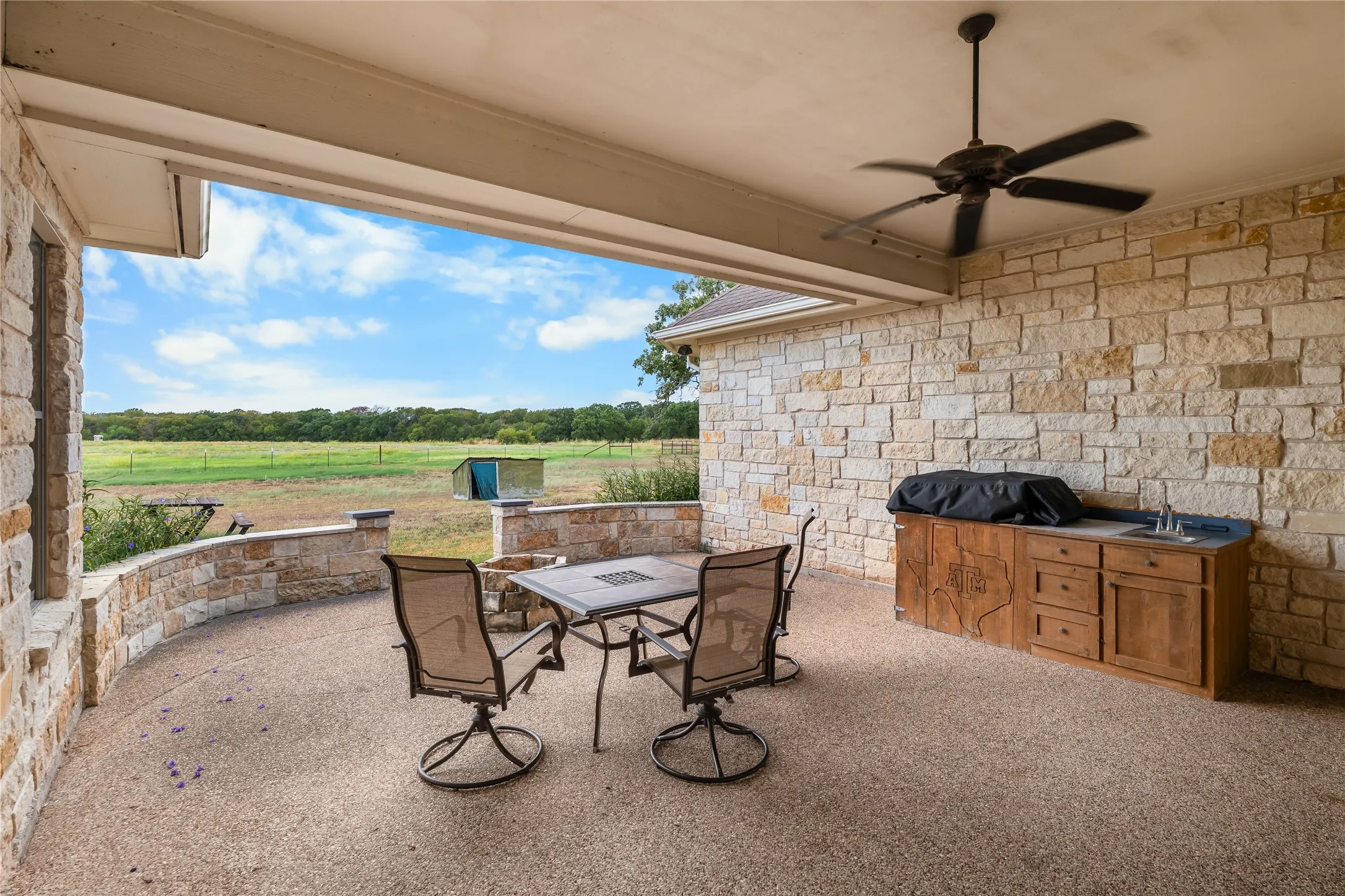 Farm For Sale in Limestone County , 1500 Lcr 102, Mount Calm, Texas 76673, 4 Bedroom, 3 Bathroom, Garage spaces, 2,703 Sqft, built in 2010, mls#21395626, Real Estate Agent in Mount Calm, Homes For Sale in Limestone county, Homes For Sale in Mount Calm, Realtor in Mount Calm Texas, Real Estate Brokerage Independent Realty Texas, Luminita Cordes Realtor