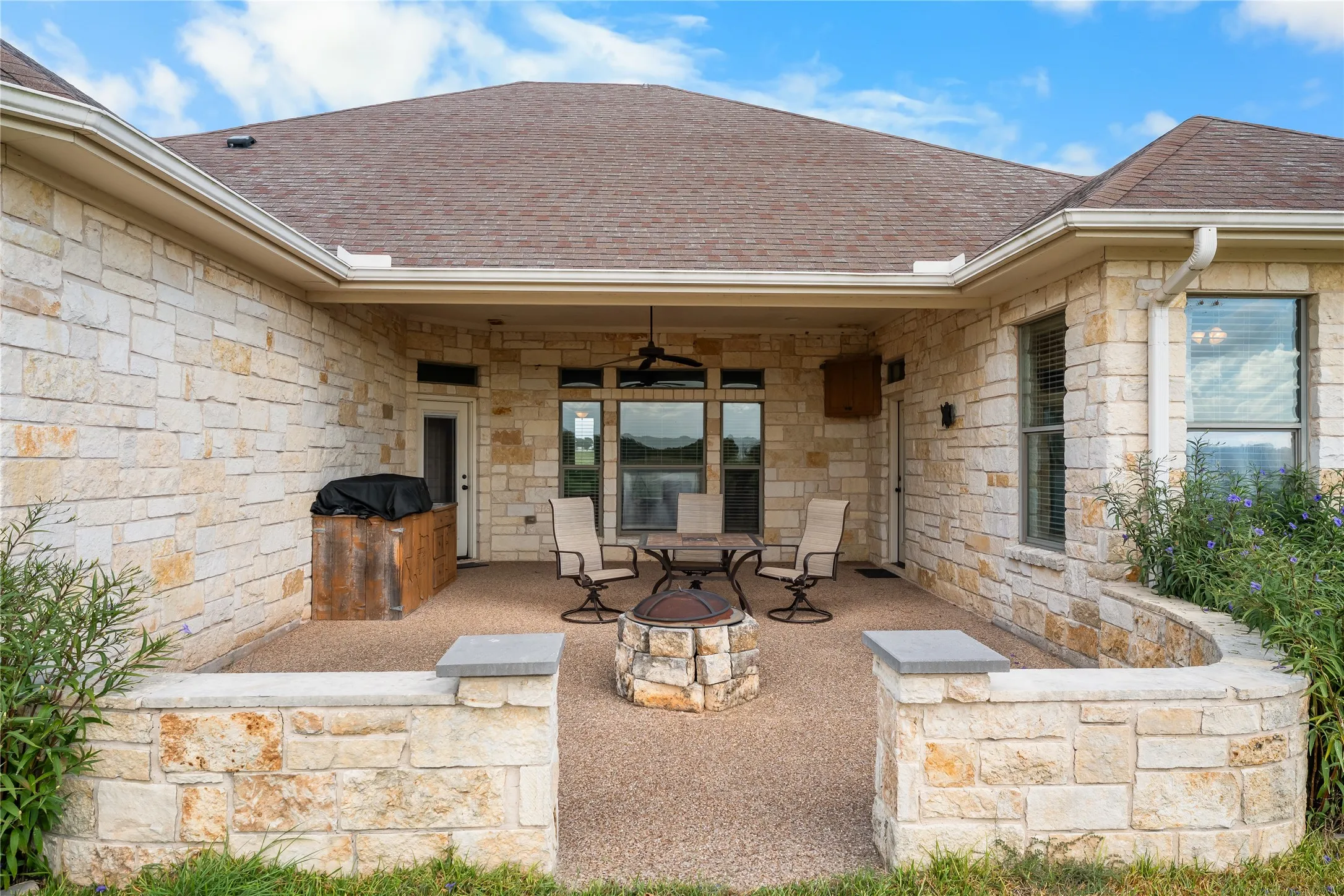 Farm For Sale in Limestone County , 1500 Lcr 102, Mount Calm, Texas 76673, 4 Bedroom, 3 Bathroom, Garage spaces, 2,703 Sqft, built in 2010, mls#21395626, Real Estate Agent in Mount Calm, Homes For Sale in Limestone county, Homes For Sale in Mount Calm, Realtor in Mount Calm Texas, Real Estate Brokerage Independent Realty Texas, Luminita Cordes Realtor