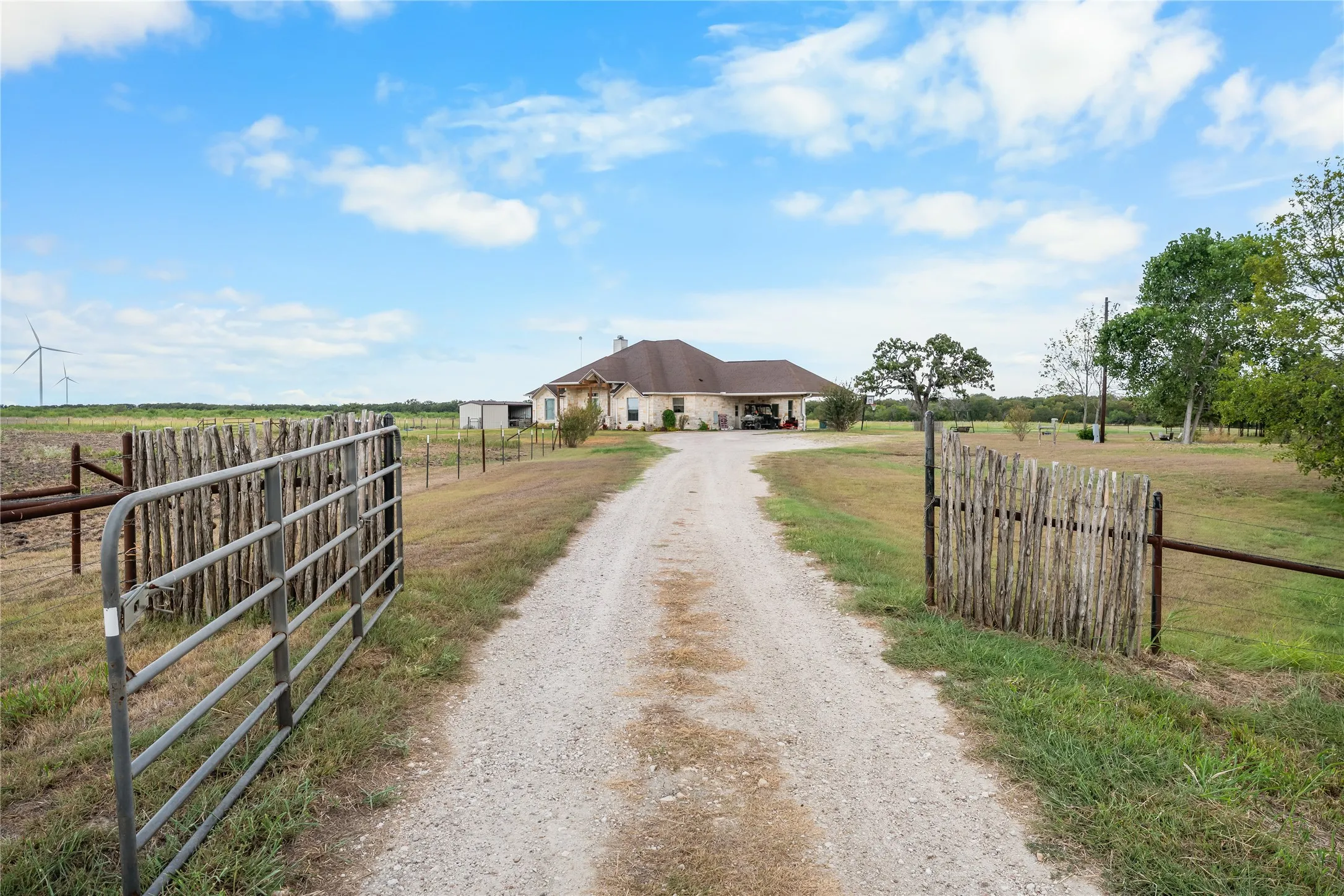 Farm For Sale in Limestone County , 1500 Lcr 102, Mount Calm, Texas 76673, 4 Bedroom, 3 Bathroom, Garage spaces, 2,703 Sqft, built in 2010, mls#21395626, Real Estate Agent in Mount Calm, Homes For Sale in Limestone county, Homes For Sale in Mount Calm, Realtor in Mount Calm Texas, Real Estate Brokerage Independent Realty Texas, Luminita Cordes Realtor