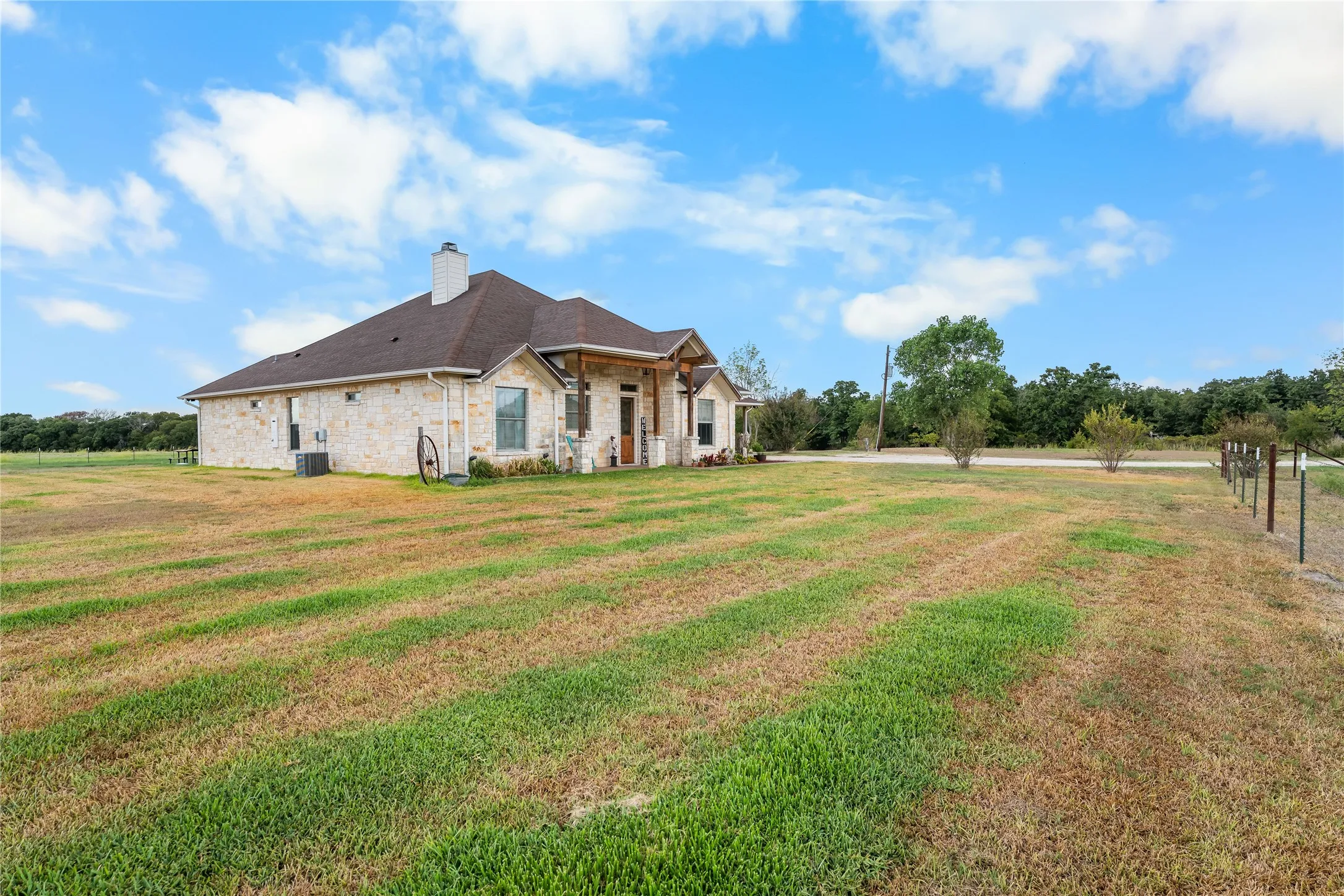 Farm For Sale in Limestone County , 1500 Lcr 102, Mount Calm, Texas 76673, 4 Bedroom, 3 Bathroom, Garage spaces, 2,703 Sqft, built in 2010, mls#21395626, Real Estate Agent in Mount Calm, Homes For Sale in Limestone county, Homes For Sale in Mount Calm, Realtor in Mount Calm Texas, Real Estate Brokerage Independent Realty Texas, Luminita Cordes Realtor