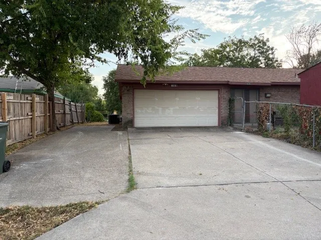Single Family Residence For Sale in Dallas County , 1909 Bosque Drive, Garland, Texas 75040, 3 Bedroom, 2 Bathroom, 2 Garage spaces, 1,434 Sqft, built in 1971, mls#21396296, Real Estate Agent in Garland, Homes For Sale in Dallas county, Homes For Sale in Garland, Realtor in Garland Texas, Real Estate Brokerage Independent Realty Texas, Luminita Cordes Realtor