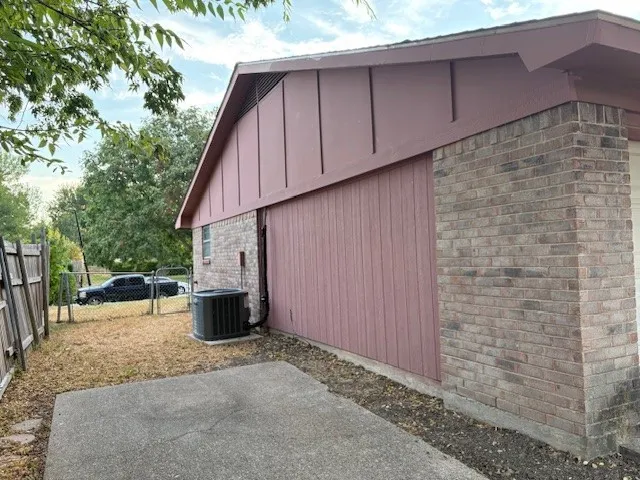 Single Family Residence For Sale in Dallas County , 1909 Bosque Drive, Garland, Texas 75040, 3 Bedroom, 2 Bathroom, 2 Garage spaces, 1,434 Sqft, built in 1971, mls#21396296, Real Estate Agent in Garland, Homes For Sale in Dallas county, Homes For Sale in Garland, Realtor in Garland Texas, Real Estate Brokerage Independent Realty Texas, Luminita Cordes Realtor