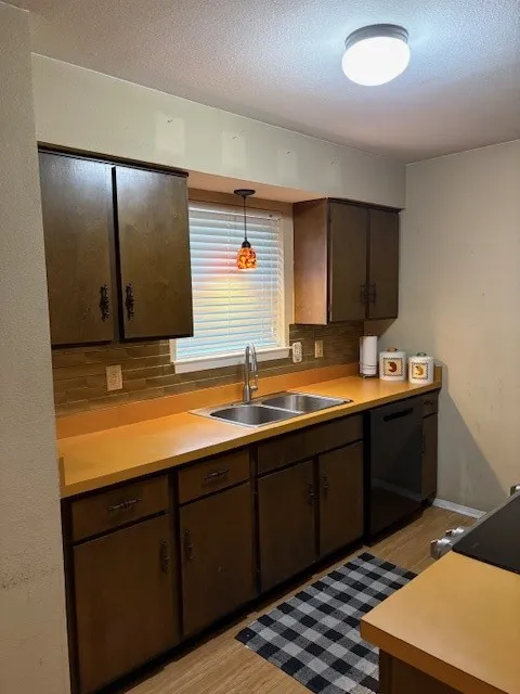 Single Family Residence For Sale in Dallas County , 1909 Bosque Drive, Garland, Texas 75040, 3 Bedroom, 2 Bathroom, 2 Garage spaces, 1,434 Sqft, built in 1971, mls#21396296, Real Estate Agent in Garland, Homes For Sale in Dallas county, Homes For Sale in Garland, Realtor in Garland Texas, Real Estate Brokerage Independent Realty Texas, Luminita Cordes Realtor