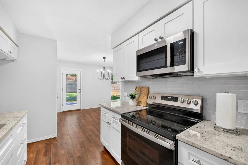 Single Family Residence For Sale in Tarrant County , 7208 Romford Way, North Richland Hills, Texas 76182, 3 Bedroom, 2 Bathroom, 1 Garage spaces, 1,361 Sqft, built in 1977, mls#21396263, Real Estate Agent in North Richland Hills, Homes For Sale in Tarrant county, Homes For Sale in North Richland Hills, Realtor in North Richland Hills Texas, Real Estate Brokerage Independent Realty Texas, Luminita Cordes Realtor