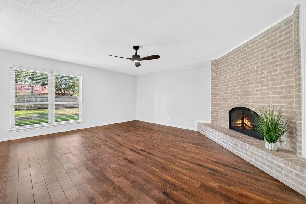 Single Family Residence For Sale in Tarrant County , 7208 Romford Way, North Richland Hills, Texas 76182, 3 Bedroom, 2 Bathroom, 1 Garage spaces, 1,361 Sqft, built in 1977, mls#21396263, Real Estate Agent in North Richland Hills, Homes For Sale in Tarrant county, Homes For Sale in North Richland Hills, Realtor in North Richland Hills Texas, Real Estate Brokerage Independent Realty Texas, Luminita Cordes Realtor