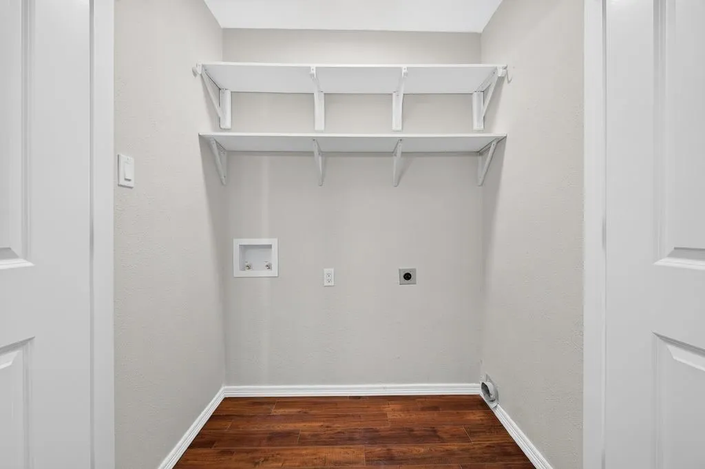 Single Family Residence For Sale in Tarrant County , 7208 Romford Way, North Richland Hills, Texas 76182, 3 Bedroom, 2 Bathroom, 1 Garage spaces, 1,361 Sqft, built in 1977, mls#21396263, Real Estate Agent in North Richland Hills, Homes For Sale in Tarrant county, Homes For Sale in North Richland Hills, Realtor in North Richland Hills Texas, Real Estate Brokerage Independent Realty Texas, Luminita Cordes Realtor