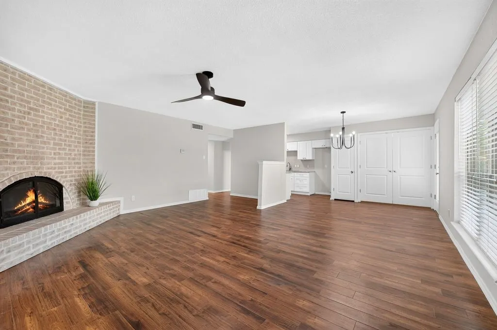Single Family Residence For Sale in Tarrant County , 7208 Romford Way, North Richland Hills, Texas 76182, 3 Bedroom, 2 Bathroom, 1 Garage spaces, 1,361 Sqft, built in 1977, mls#21396263, Real Estate Agent in North Richland Hills, Homes For Sale in Tarrant county, Homes For Sale in North Richland Hills, Realtor in North Richland Hills Texas, Real Estate Brokerage Independent Realty Texas, Luminita Cordes Realtor