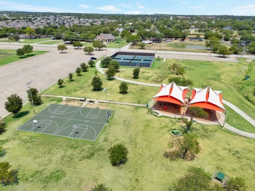 Single Family Residence For Sale in Tarrant County , 7208 Romford Way, North Richland Hills, Texas 76182, 3 Bedroom, 2 Bathroom, 1 Garage spaces, 1,361 Sqft, built in 1977, mls#21396263, Real Estate Agent in North Richland Hills, Homes For Sale in Tarrant county, Homes For Sale in North Richland Hills, Realtor in North Richland Hills Texas, Real Estate Brokerage Independent Realty Texas, Luminita Cordes Realtor