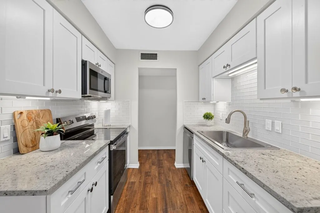 Single Family Residence For Sale in Tarrant County , 7208 Romford Way, North Richland Hills, Texas 76182, 3 Bedroom, 2 Bathroom, 1 Garage spaces, 1,361 Sqft, built in 1977, mls#21396263, Real Estate Agent in North Richland Hills, Homes For Sale in Tarrant county, Homes For Sale in North Richland Hills, Realtor in North Richland Hills Texas, Real Estate Brokerage Independent Realty Texas, Luminita Cordes Realtor