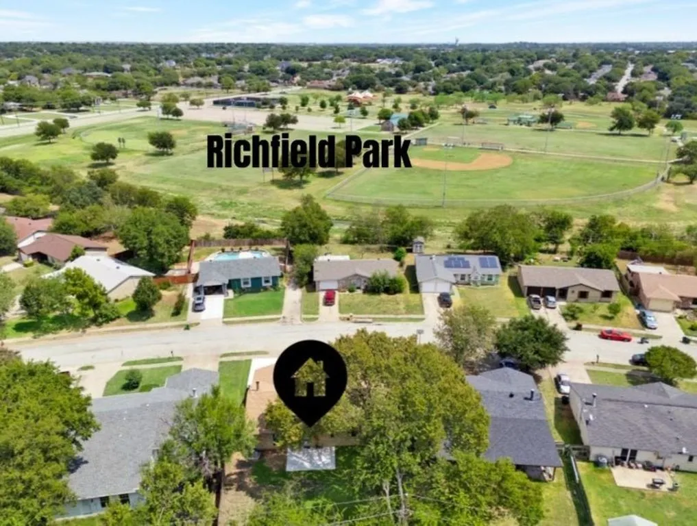 Single Family Residence For Sale in Tarrant County , 7208 Romford Way, North Richland Hills, Texas 76182, 3 Bedroom, 2 Bathroom, 1 Garage spaces, 1,361 Sqft, built in 1977, mls#21396263, Real Estate Agent in North Richland Hills, Homes For Sale in Tarrant county, Homes For Sale in North Richland Hills, Realtor in North Richland Hills Texas, Real Estate Brokerage Independent Realty Texas, Luminita Cordes Realtor
