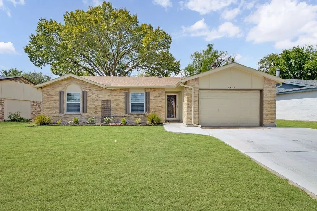 Single Family Residence For Sale in Tarrant County , 7208 Romford Way, North Richland Hills, Texas 76182, 3 Bedroom, 2 Bathroom, 1 Garage spaces, 1,361 Sqft, built in 1977, mls#21396263, Real Estate Agent in North Richland Hills, Homes For Sale in Tarrant county, Homes For Sale in North Richland Hills, Realtor in North Richland Hills Texas, Real Estate Brokerage Independent Realty Texas, Luminita Cordes Realtor