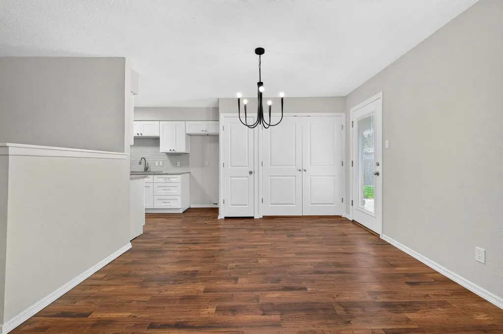 Single Family Residence For Sale in Tarrant County , 7208 Romford Way, North Richland Hills, Texas 76182, 3 Bedroom, 2 Bathroom, 1 Garage spaces, 1,361 Sqft, built in 1977, mls#21396263, Real Estate Agent in North Richland Hills, Homes For Sale in Tarrant county, Homes For Sale in North Richland Hills, Realtor in North Richland Hills Texas, Real Estate Brokerage Independent Realty Texas, Luminita Cordes Realtor