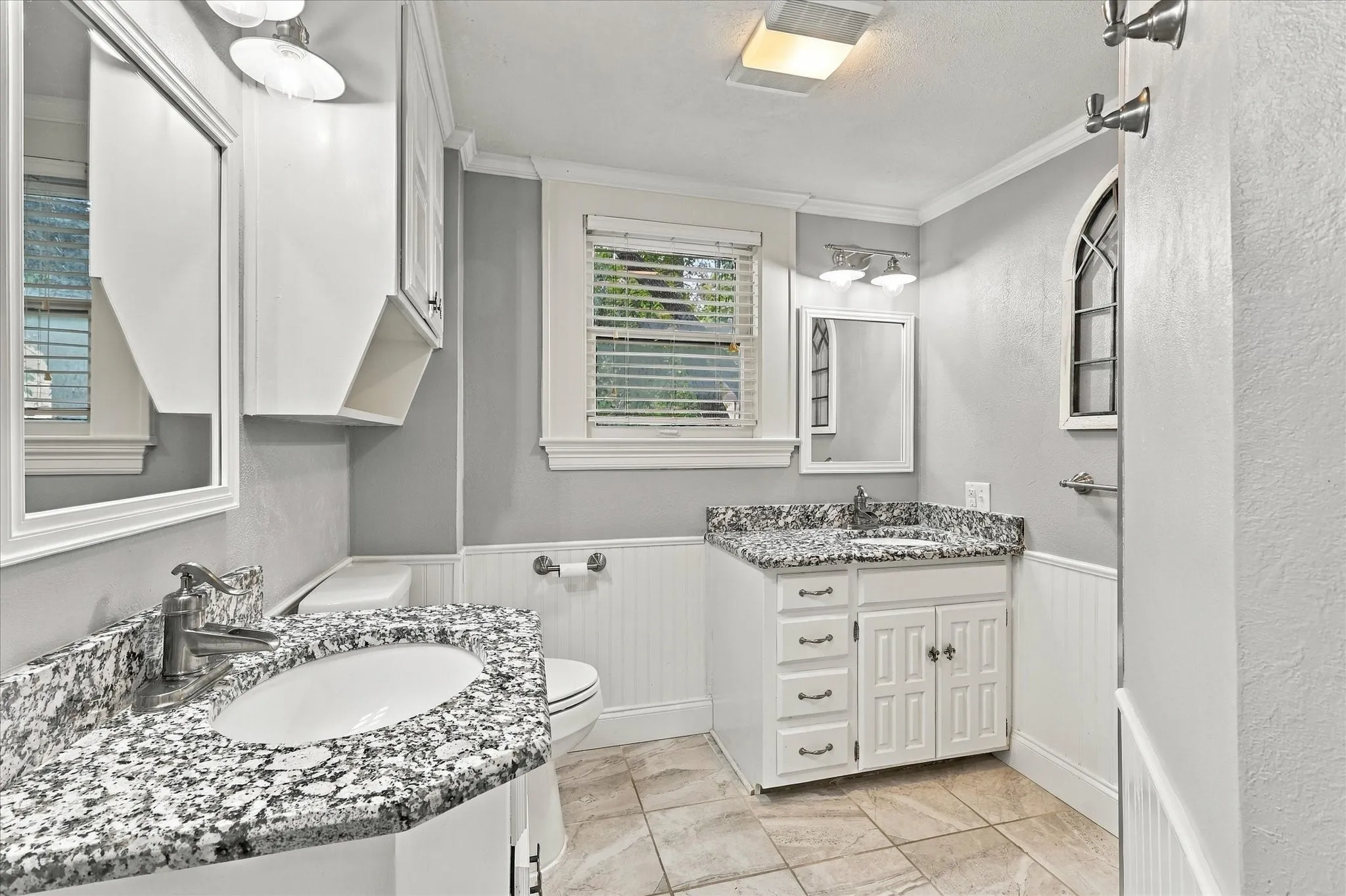 Single Family Residence For Sale in Tarrant County , 1500 Clover Lane, Fort Worth, Texas 76107, 4 Bedroom, 3 Bathroom, Garage spaces, 2,376 Sqft, built in 1924, mls#21395932, Real Estate Agent in Fort Worth, Homes For Sale in Tarrant county, Homes For Sale in Fort Worth, Realtor in Fort Worth Texas, Real Estate Brokerage Independent Realty Texas, Luminita Cordes Realtor