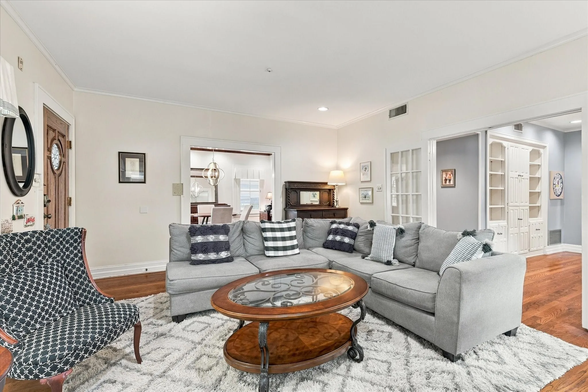 Single Family Residence For Sale in Tarrant County , 1500 Clover Lane, Fort Worth, Texas 76107, 4 Bedroom, 3 Bathroom, Garage spaces, 2,376 Sqft, built in 1924, mls#21395932, Real Estate Agent in Fort Worth, Homes For Sale in Tarrant county, Homes For Sale in Fort Worth, Realtor in Fort Worth Texas, Real Estate Brokerage Independent Realty Texas, Luminita Cordes Realtor