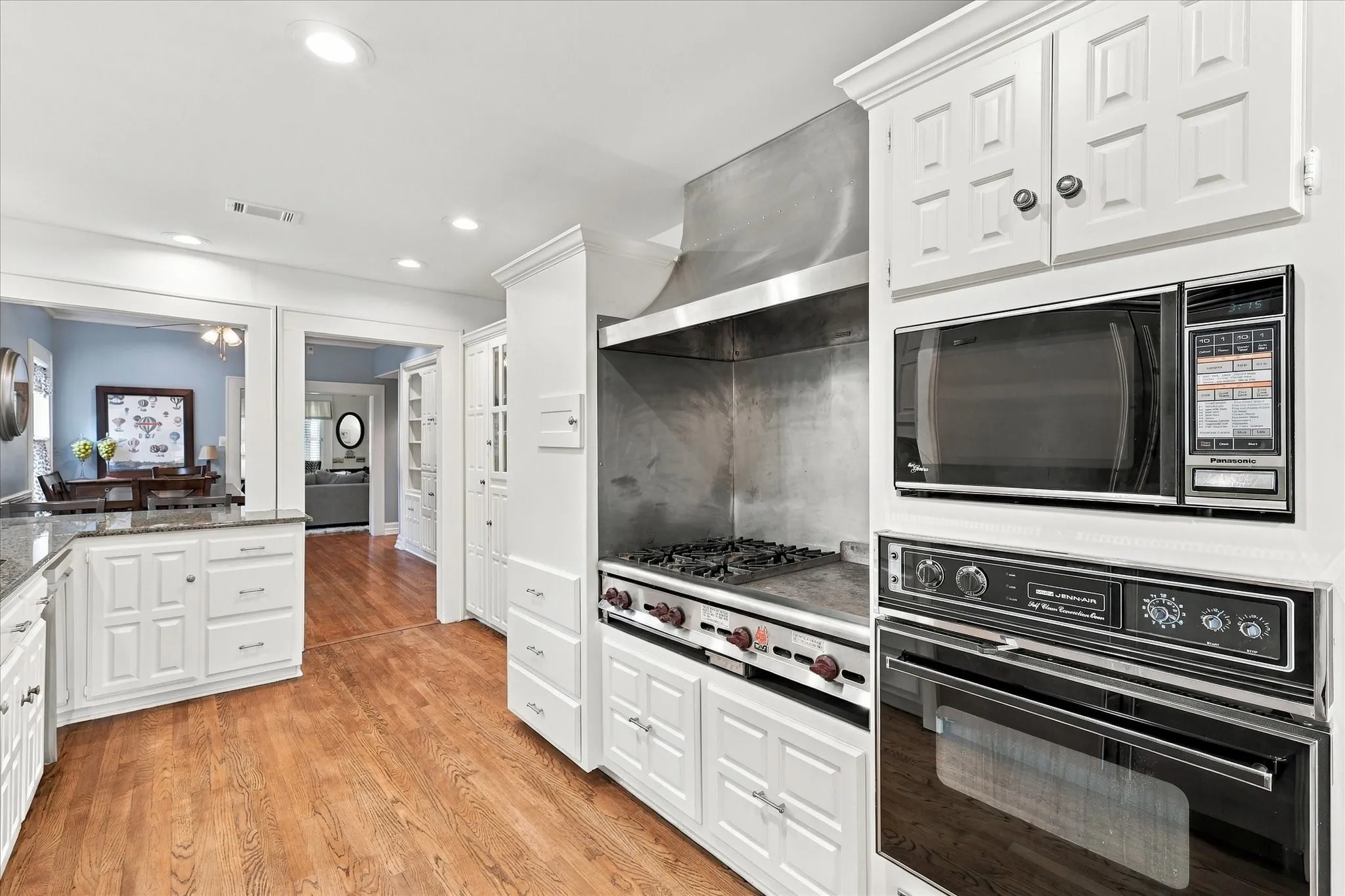 Single Family Residence For Sale in Tarrant County , 1500 Clover Lane, Fort Worth, Texas 76107, 4 Bedroom, 3 Bathroom, Garage spaces, 2,376 Sqft, built in 1924, mls#21395932, Real Estate Agent in Fort Worth, Homes For Sale in Tarrant county, Homes For Sale in Fort Worth, Realtor in Fort Worth Texas, Real Estate Brokerage Independent Realty Texas, Luminita Cordes Realtor