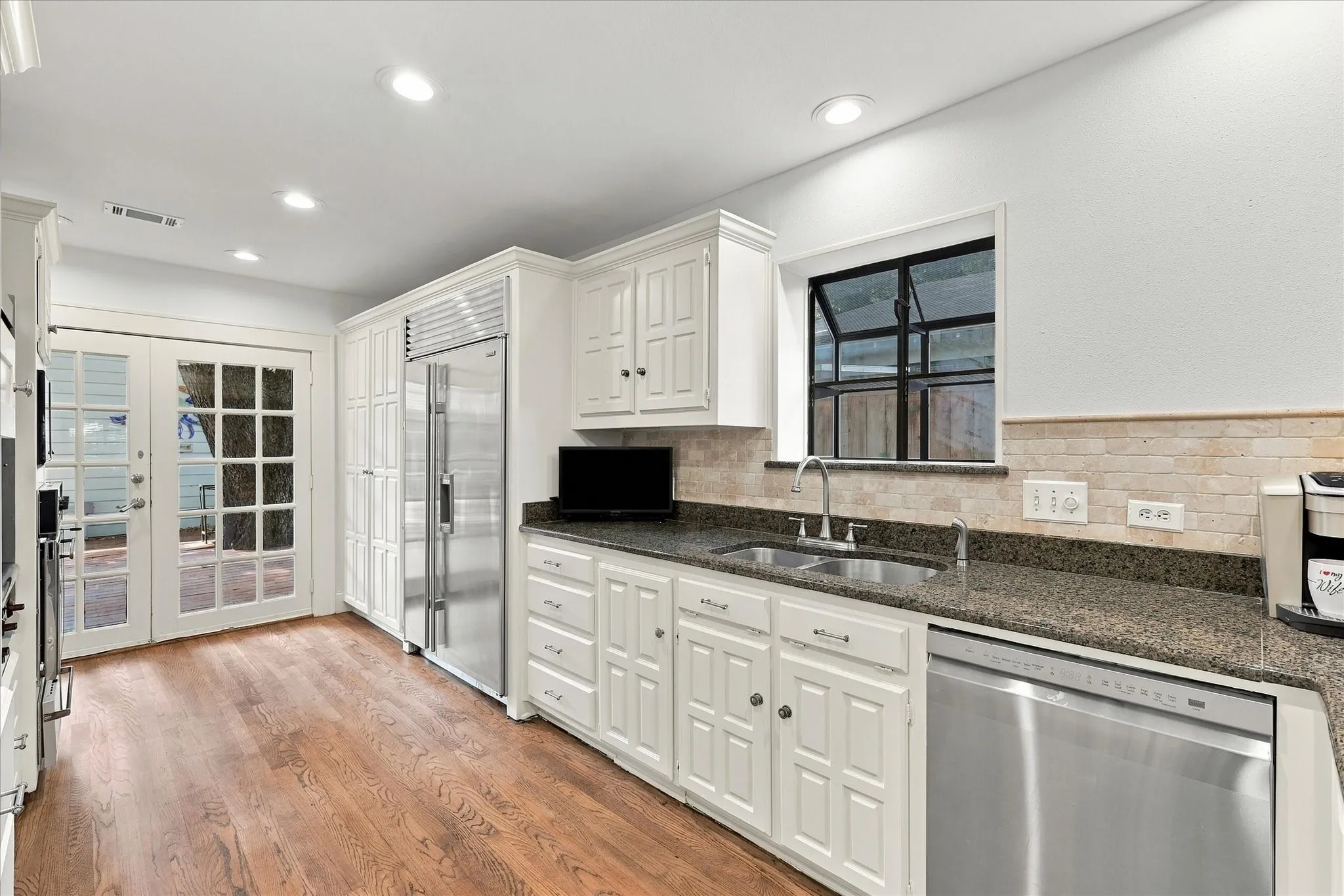 Single Family Residence For Sale in Tarrant County , 1500 Clover Lane, Fort Worth, Texas 76107, 4 Bedroom, 3 Bathroom, Garage spaces, 2,376 Sqft, built in 1924, mls#21395932, Real Estate Agent in Fort Worth, Homes For Sale in Tarrant county, Homes For Sale in Fort Worth, Realtor in Fort Worth Texas, Real Estate Brokerage Independent Realty Texas, Luminita Cordes Realtor