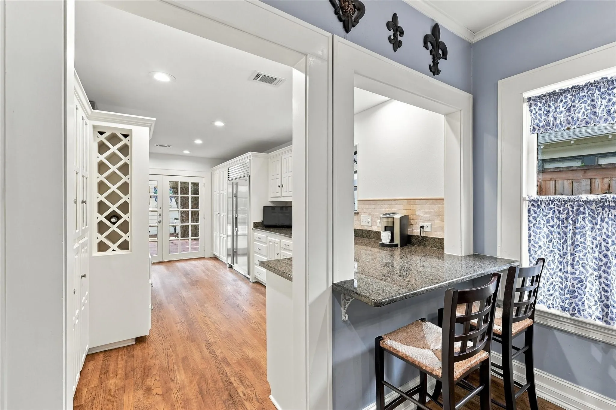 Single Family Residence For Sale in Tarrant County , 1500 Clover Lane, Fort Worth, Texas 76107, 4 Bedroom, 3 Bathroom, Garage spaces, 2,376 Sqft, built in 1924, mls#21395932, Real Estate Agent in Fort Worth, Homes For Sale in Tarrant county, Homes For Sale in Fort Worth, Realtor in Fort Worth Texas, Real Estate Brokerage Independent Realty Texas, Luminita Cordes Realtor