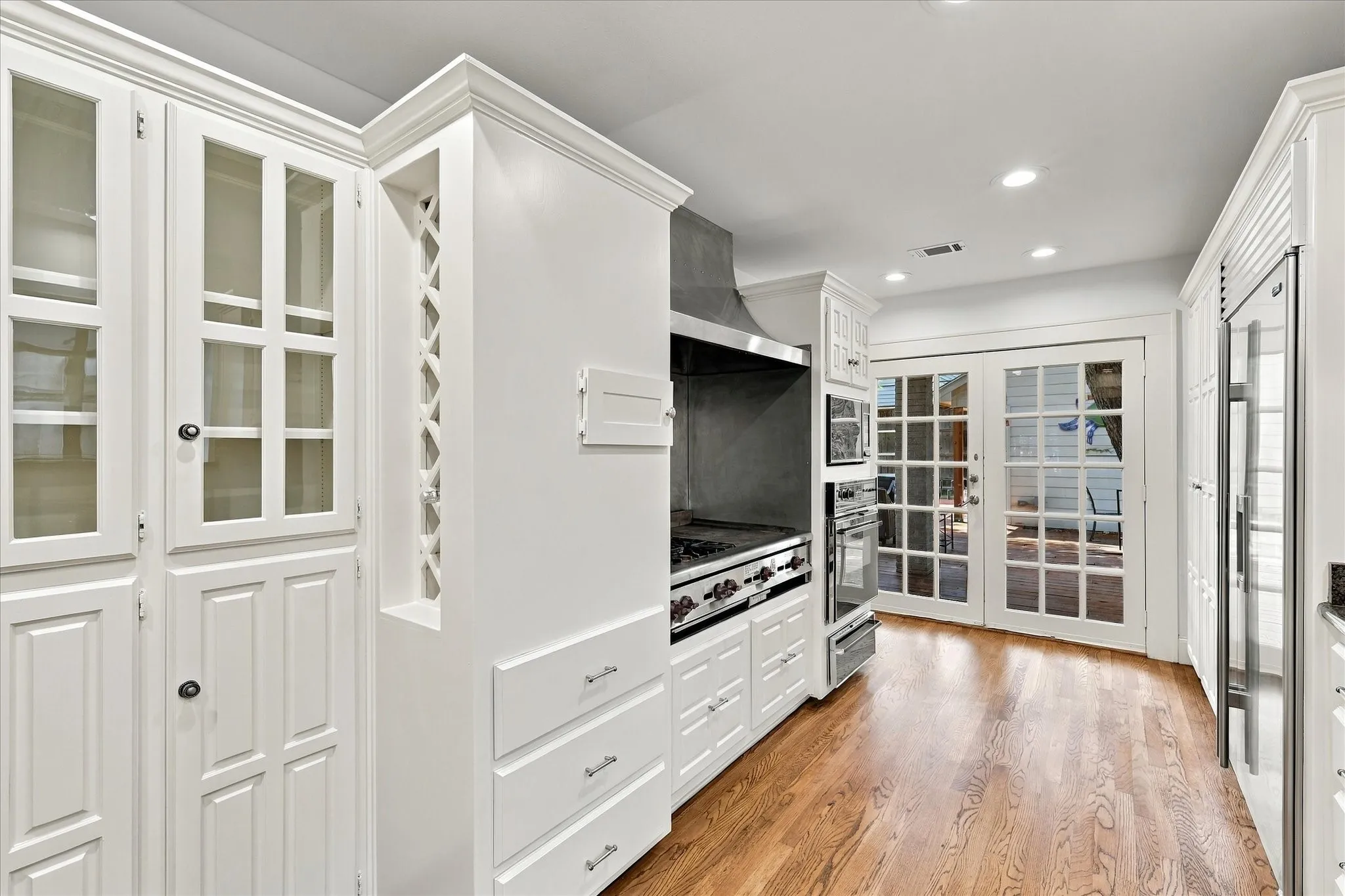 Single Family Residence For Sale in Tarrant County , 1500 Clover Lane, Fort Worth, Texas 76107, 4 Bedroom, 3 Bathroom, Garage spaces, 2,376 Sqft, built in 1924, mls#21395932, Real Estate Agent in Fort Worth, Homes For Sale in Tarrant county, Homes For Sale in Fort Worth, Realtor in Fort Worth Texas, Real Estate Brokerage Independent Realty Texas, Luminita Cordes Realtor