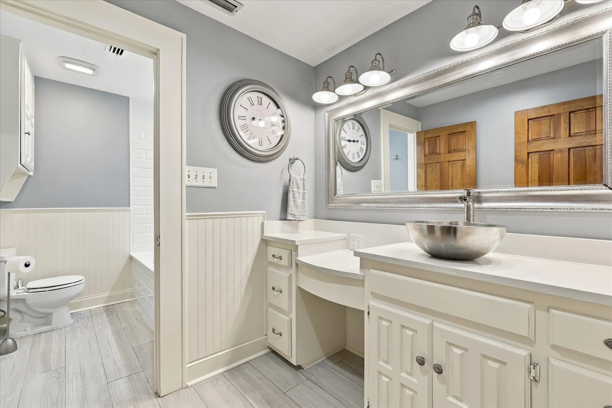 Single Family Residence For Sale in Tarrant County , 1500 Clover Lane, Fort Worth, Texas 76107, 4 Bedroom, 3 Bathroom, Garage spaces, 2,376 Sqft, built in 1924, mls#21395932, Real Estate Agent in Fort Worth, Homes For Sale in Tarrant county, Homes For Sale in Fort Worth, Realtor in Fort Worth Texas, Real Estate Brokerage Independent Realty Texas, Luminita Cordes Realtor