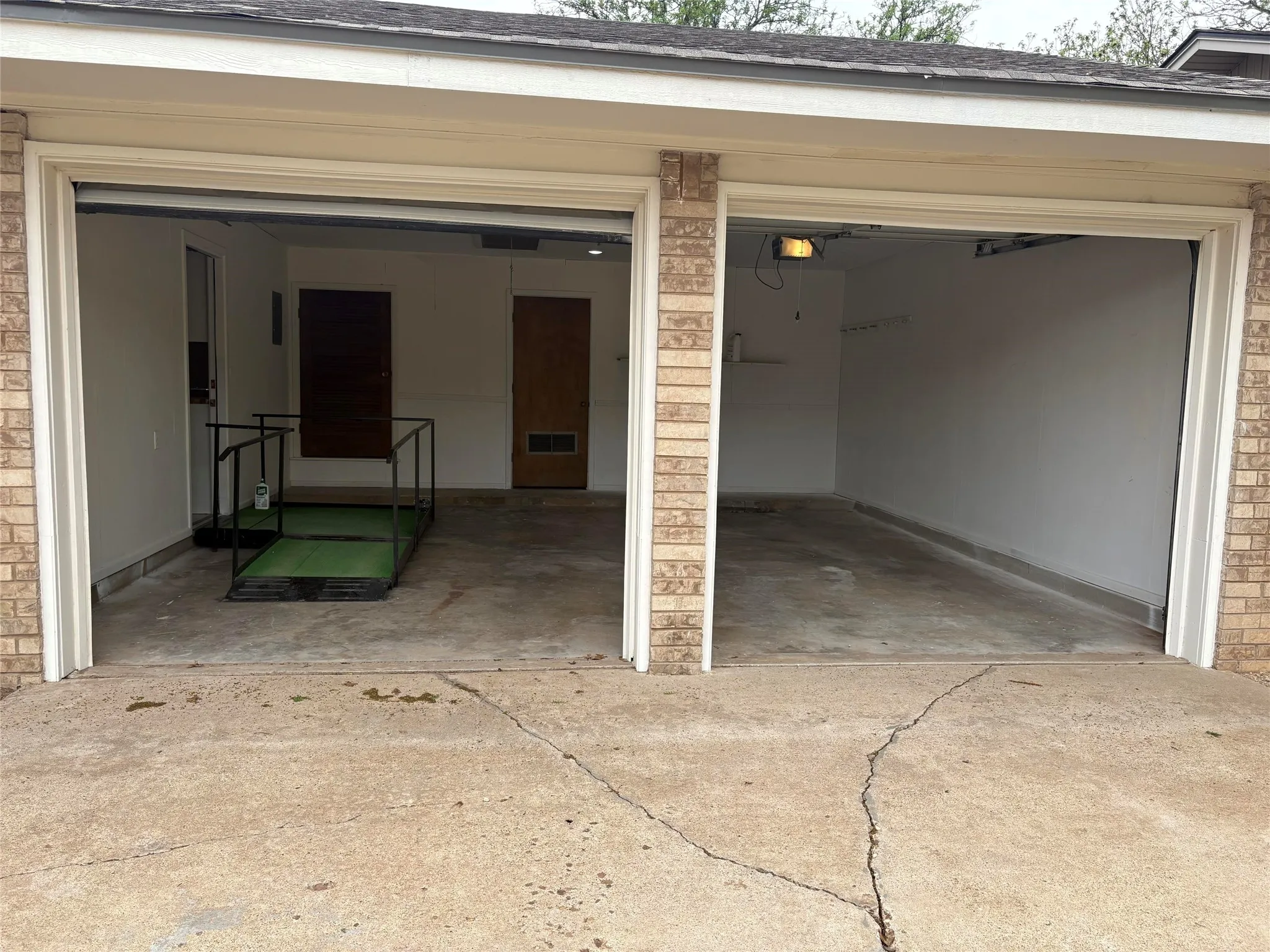 Single Family Residence For Sale in Lubbock County , 5731 37th Street, Lubbock, Texas 79407, 3 Bedroom, 2 Bathroom, 2 Garage spaces, 1,463 Sqft, built in 1970, mls#21396288, Real Estate Agent in Lubbock, Homes For Sale in Lubbock county, Homes For Sale in Lubbock, Realtor in Lubbock Texas, Real Estate Brokerage Independent Realty Texas, Luminita Cordes Realtor