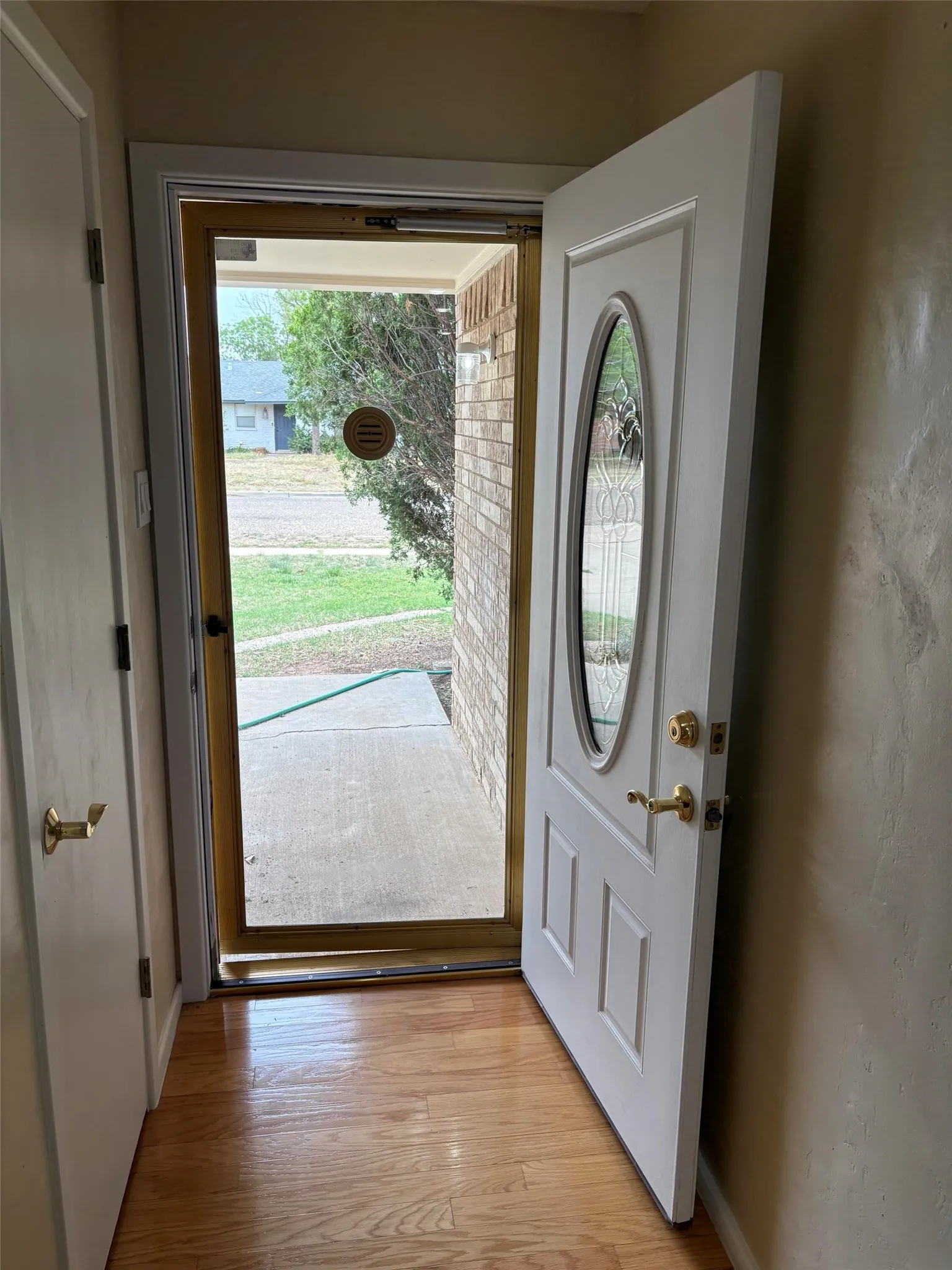 Single Family Residence For Sale in Lubbock County , 5731 37th Street, Lubbock, Texas 79407, 3 Bedroom, 2 Bathroom, 2 Garage spaces, 1,463 Sqft, built in 1970, mls#21396288, Real Estate Agent in Lubbock, Homes For Sale in Lubbock county, Homes For Sale in Lubbock, Realtor in Lubbock Texas, Real Estate Brokerage Independent Realty Texas, Luminita Cordes Realtor