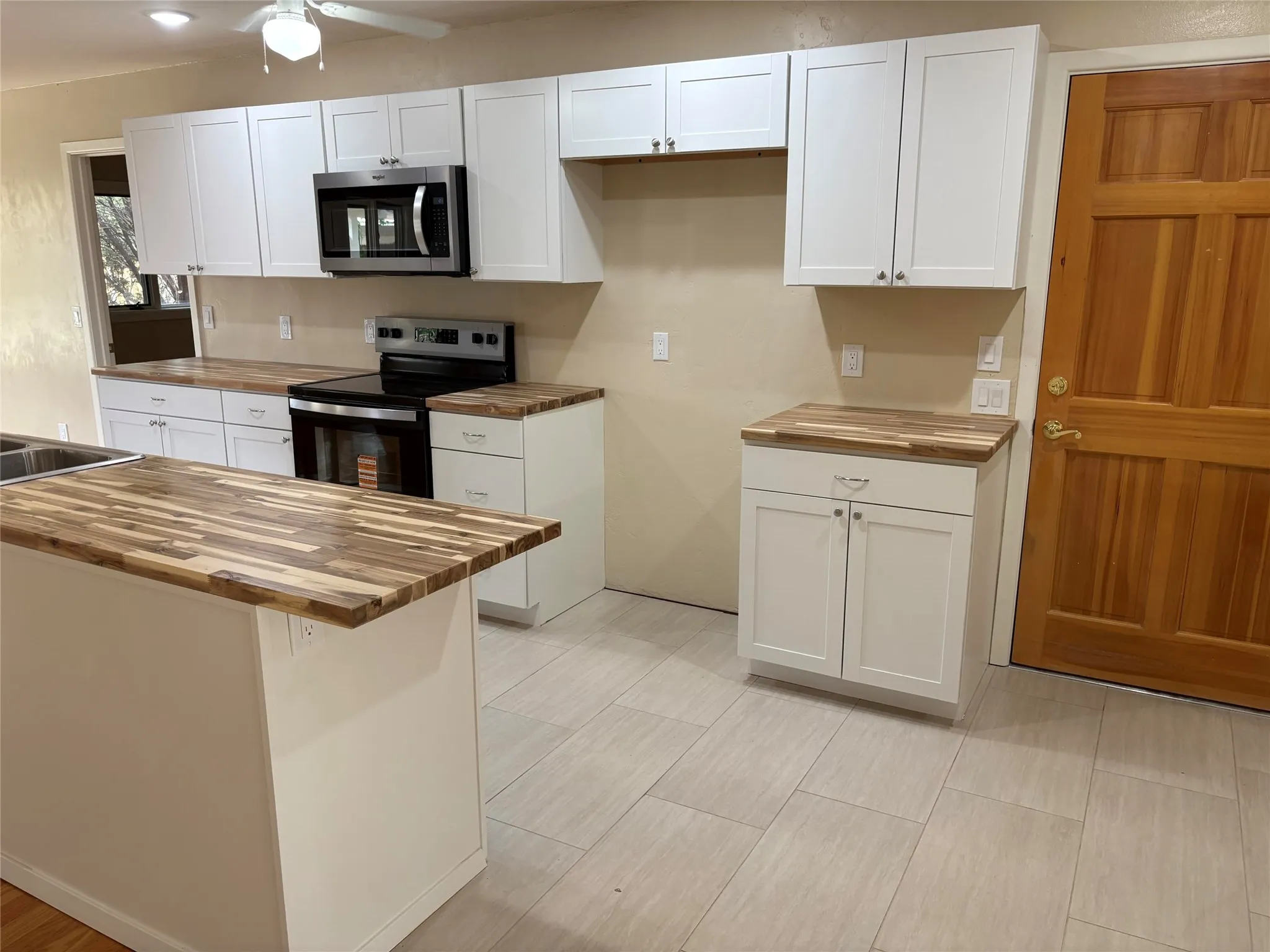 Single Family Residence For Sale in Lubbock County , 5731 37th Street, Lubbock, Texas 79407, 3 Bedroom, 2 Bathroom, 2 Garage spaces, 1,463 Sqft, built in 1970, mls#21396288, Real Estate Agent in Lubbock, Homes For Sale in Lubbock county, Homes For Sale in Lubbock, Realtor in Lubbock Texas, Real Estate Brokerage Independent Realty Texas, Luminita Cordes Realtor