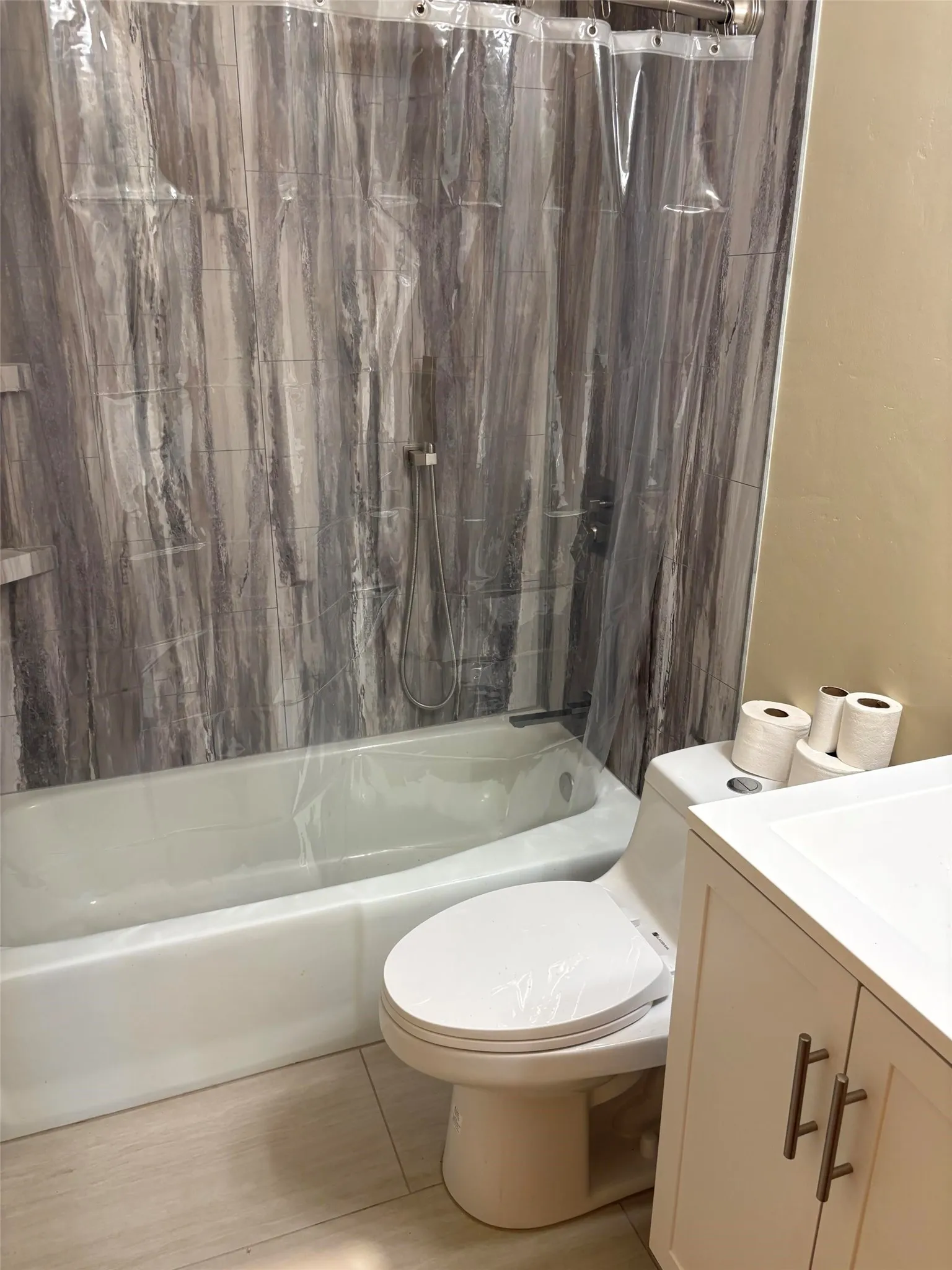 Single Family Residence For Sale in Lubbock County , 5731 37th Street, Lubbock, Texas 79407, 3 Bedroom, 2 Bathroom, 2 Garage spaces, 1,463 Sqft, built in 1970, mls#21396288, Real Estate Agent in Lubbock, Homes For Sale in Lubbock county, Homes For Sale in Lubbock, Realtor in Lubbock Texas, Real Estate Brokerage Independent Realty Texas, Luminita Cordes Realtor