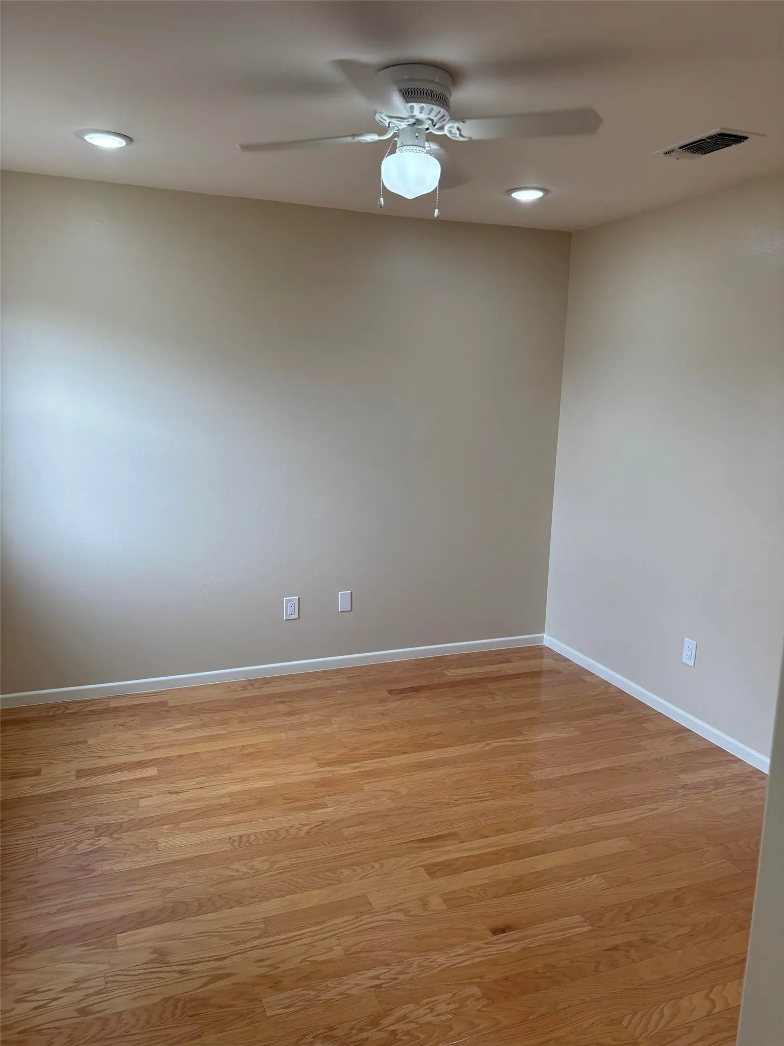 Single Family Residence For Sale in Lubbock County , 5731 37th Street, Lubbock, Texas 79407, 3 Bedroom, 2 Bathroom, 2 Garage spaces, 1,463 Sqft, built in 1970, mls#21396288, Real Estate Agent in Lubbock, Homes For Sale in Lubbock county, Homes For Sale in Lubbock, Realtor in Lubbock Texas, Real Estate Brokerage Independent Realty Texas, Luminita Cordes Realtor