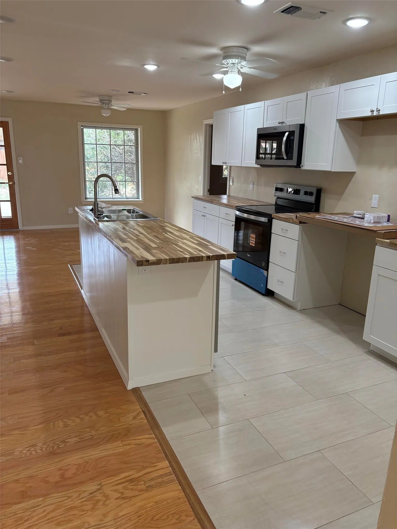 Single Family Residence For Sale in Lubbock County , 5731 37th Street, Lubbock, Texas 79407, 3 Bedroom, 2 Bathroom, 2 Garage spaces, 1,463 Sqft, built in 1970, mls#21396288, Real Estate Agent in Lubbock, Homes For Sale in Lubbock county, Homes For Sale in Lubbock, Realtor in Lubbock Texas, Real Estate Brokerage Independent Realty Texas, Luminita Cordes Realtor