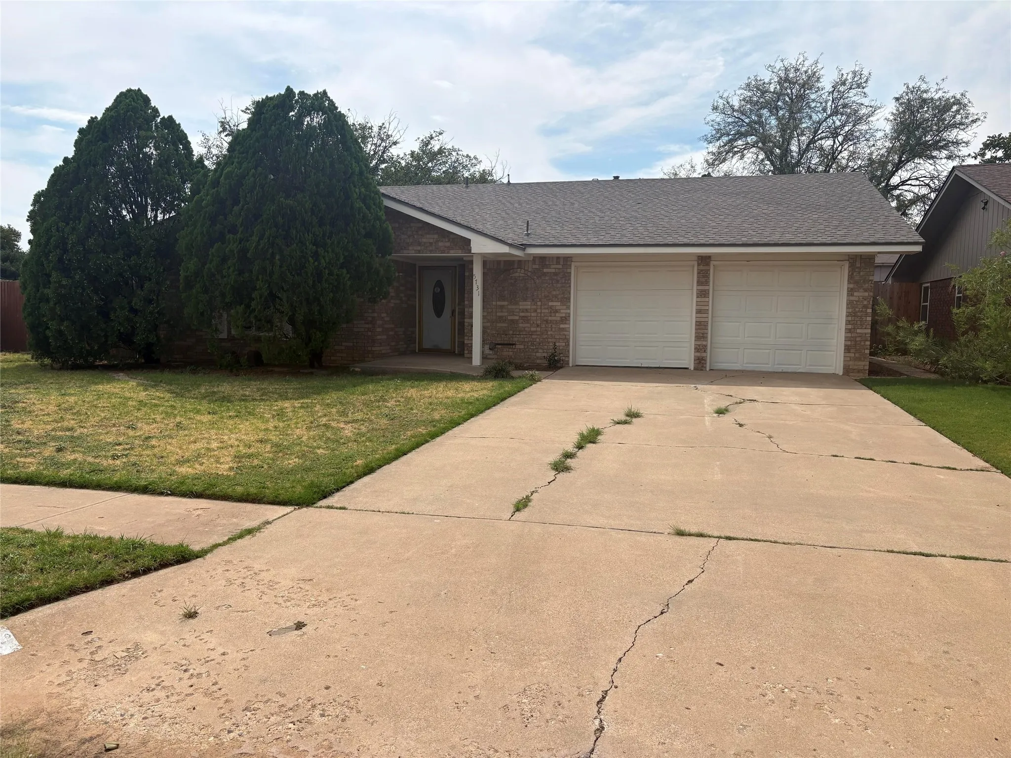 Single Family Residence For Sale in Lubbock County , 5731 37th Street, Lubbock, Texas 79407, 3 Bedroom, 2 Bathroom, 2 Garage spaces, 1,463 Sqft, built in 1970, mls#21396288, Real Estate Agent in Lubbock, Homes For Sale in Lubbock county, Homes For Sale in Lubbock, Realtor in Lubbock Texas, Real Estate Brokerage Independent Realty Texas, Luminita Cordes Realtor