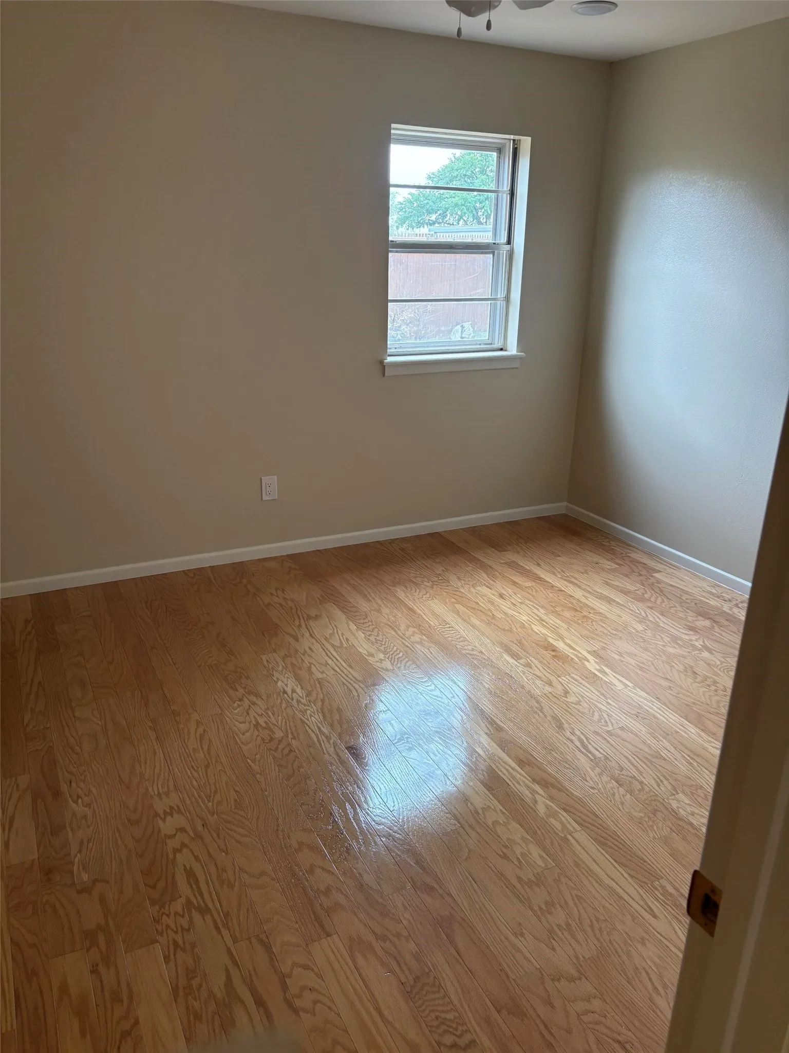 Single Family Residence For Sale in Lubbock County , 5731 37th Street, Lubbock, Texas 79407, 3 Bedroom, 2 Bathroom, 2 Garage spaces, 1,463 Sqft, built in 1970, mls#21396288, Real Estate Agent in Lubbock, Homes For Sale in Lubbock county, Homes For Sale in Lubbock, Realtor in Lubbock Texas, Real Estate Brokerage Independent Realty Texas, Luminita Cordes Realtor