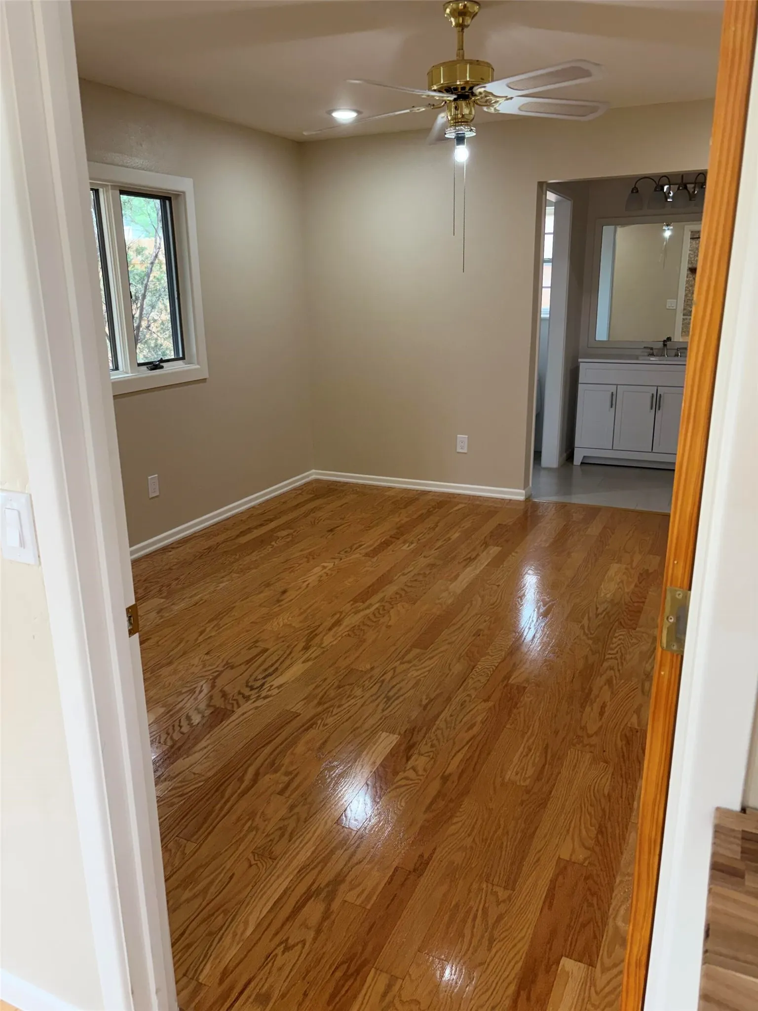 Single Family Residence For Sale in Lubbock County , 5731 37th Street, Lubbock, Texas 79407, 3 Bedroom, 2 Bathroom, 2 Garage spaces, 1,463 Sqft, built in 1970, mls#21396288, Real Estate Agent in Lubbock, Homes For Sale in Lubbock county, Homes For Sale in Lubbock, Realtor in Lubbock Texas, Real Estate Brokerage Independent Realty Texas, Luminita Cordes Realtor