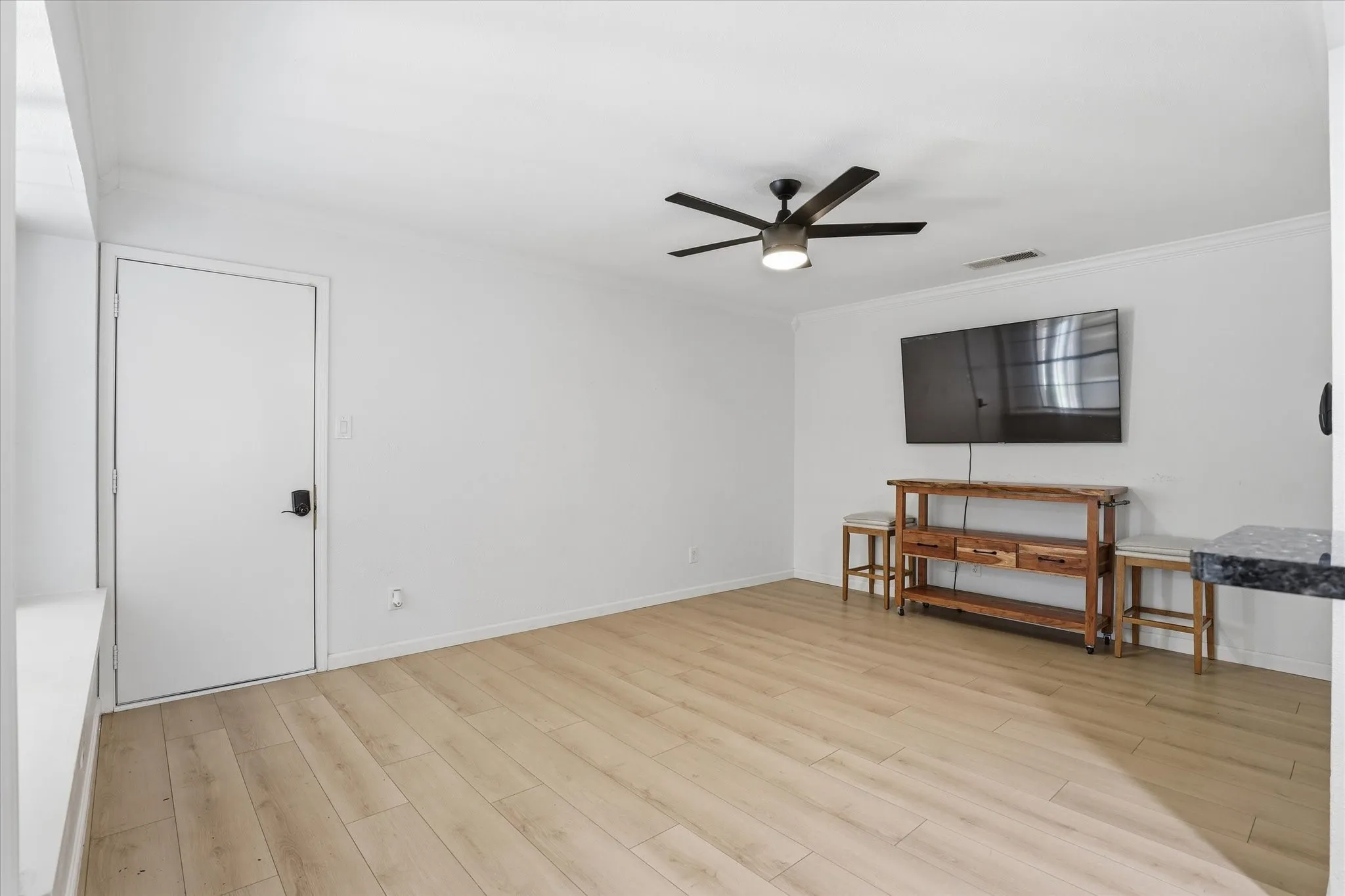 Single Family Residence For Sale in Denton County , 6857 Younger Drive, The Colony, Texas 75056, 3 Bedroom, 2 Bathroom, 2 Garage spaces, 1,810 Sqft, built in 1985, mls#21396285, Real Estate Agent in The Colony, Homes For Sale in Denton county, Homes For Sale in The Colony, Realtor in The Colony Texas, Real Estate Brokerage Independent Realty Texas, Luminita Cordes Realtor