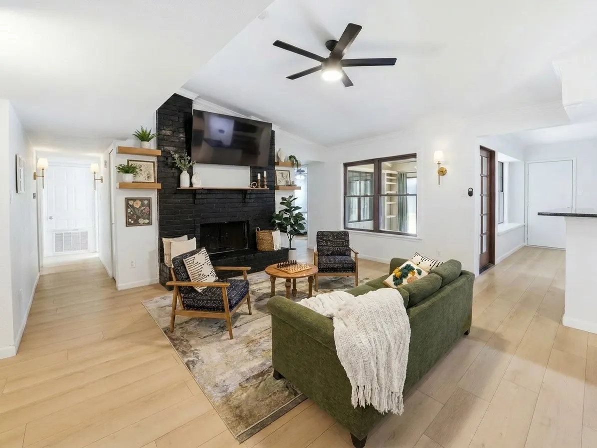 Single Family Residence For Sale in Denton County , 6857 Younger Drive, The Colony, Texas 75056, 3 Bedroom, 2 Bathroom, 2 Garage spaces, 1,810 Sqft, built in 1985, mls#21396285, Real Estate Agent in The Colony, Homes For Sale in Denton county, Homes For Sale in The Colony, Realtor in The Colony Texas, Real Estate Brokerage Independent Realty Texas, Luminita Cordes Realtor