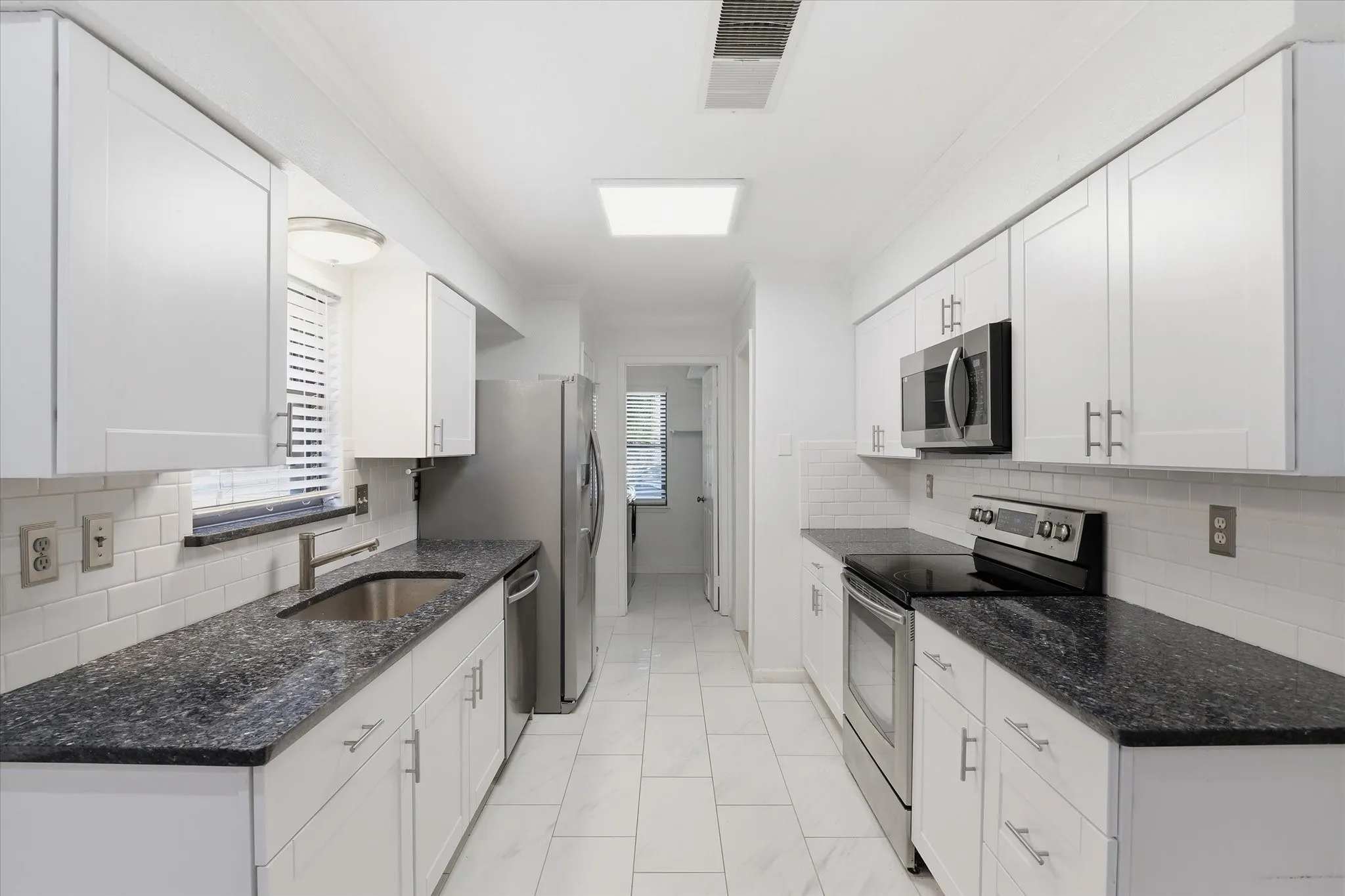 Single Family Residence For Sale in Denton County , 6857 Younger Drive, The Colony, Texas 75056, 3 Bedroom, 2 Bathroom, 2 Garage spaces, 1,810 Sqft, built in 1985, mls#21396285, Real Estate Agent in The Colony, Homes For Sale in Denton county, Homes For Sale in The Colony, Realtor in The Colony Texas, Real Estate Brokerage Independent Realty Texas, Luminita Cordes Realtor