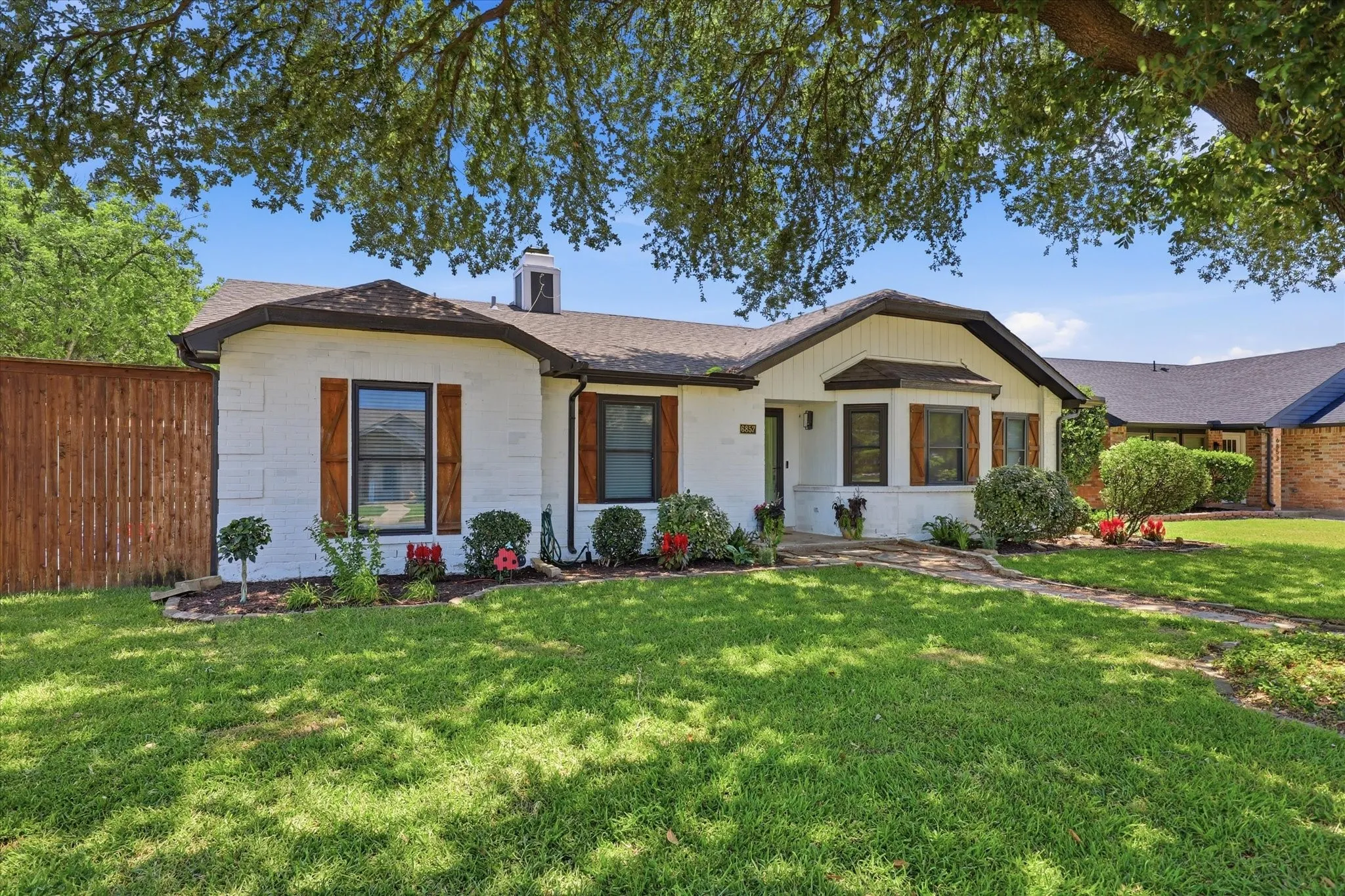 Single Family Residence For Sale in Denton County , 6857 Younger Drive, The Colony, Texas 75056, 3 Bedroom, 2 Bathroom, 2 Garage spaces, 1,810 Sqft, built in 1985, mls#21396285, Real Estate Agent in The Colony, Homes For Sale in Denton county, Homes For Sale in The Colony, Realtor in The Colony Texas, Real Estate Brokerage Independent Realty Texas, Luminita Cordes Realtor