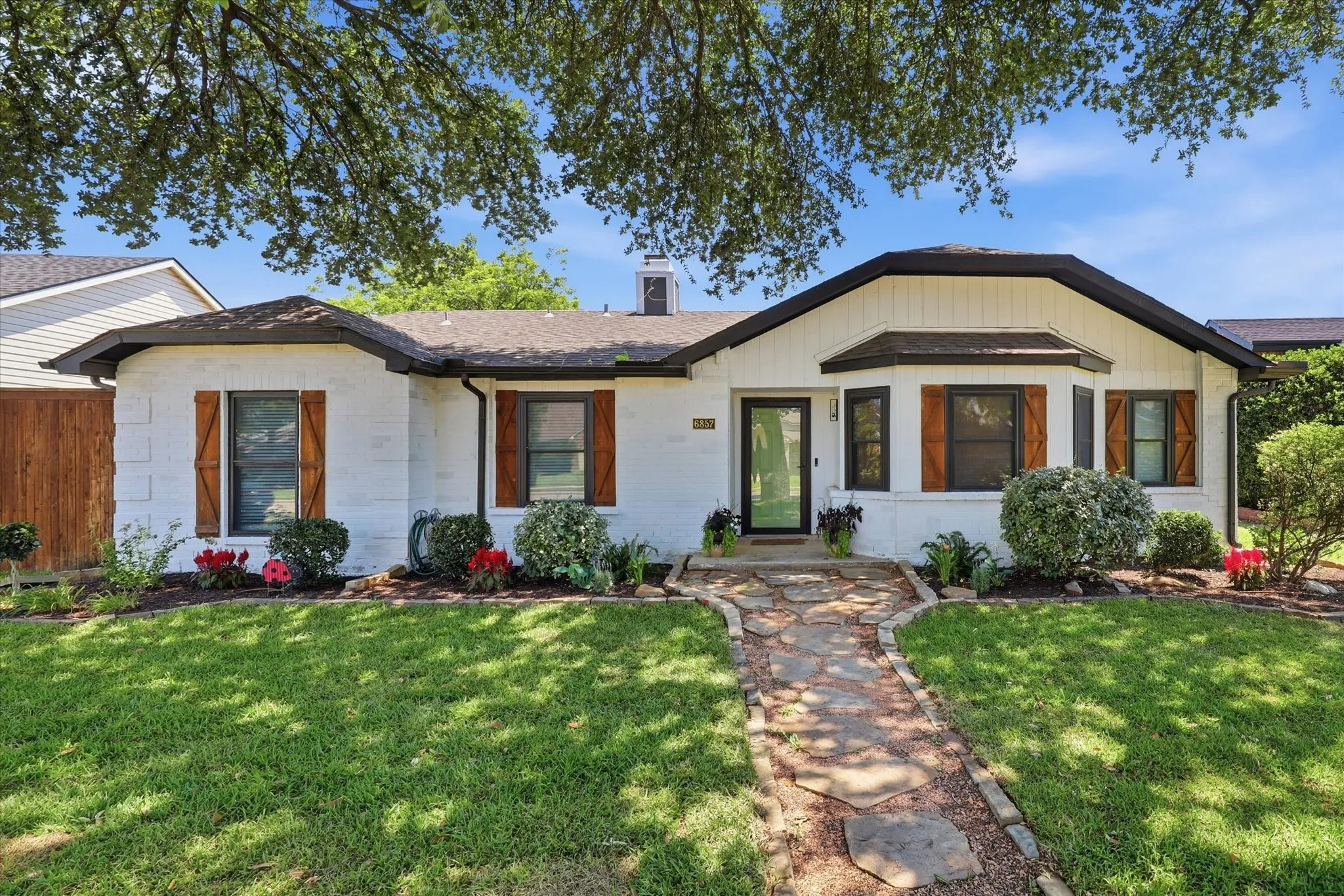 Single Family Residence For Sale in Denton County , 6857 Younger Drive, The Colony, Texas 75056, 3 Bedroom, 2 Bathroom, 2 Garage spaces, 1,810 Sqft, built in 1985, mls#21396285, Real Estate Agent in The Colony, Homes For Sale in Denton county, Homes For Sale in The Colony, Realtor in The Colony Texas, Real Estate Brokerage Independent Realty Texas, Luminita Cordes Realtor